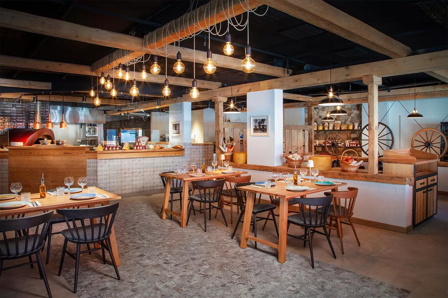 Restaurant/places to eat in Victoria Hotel & Residence