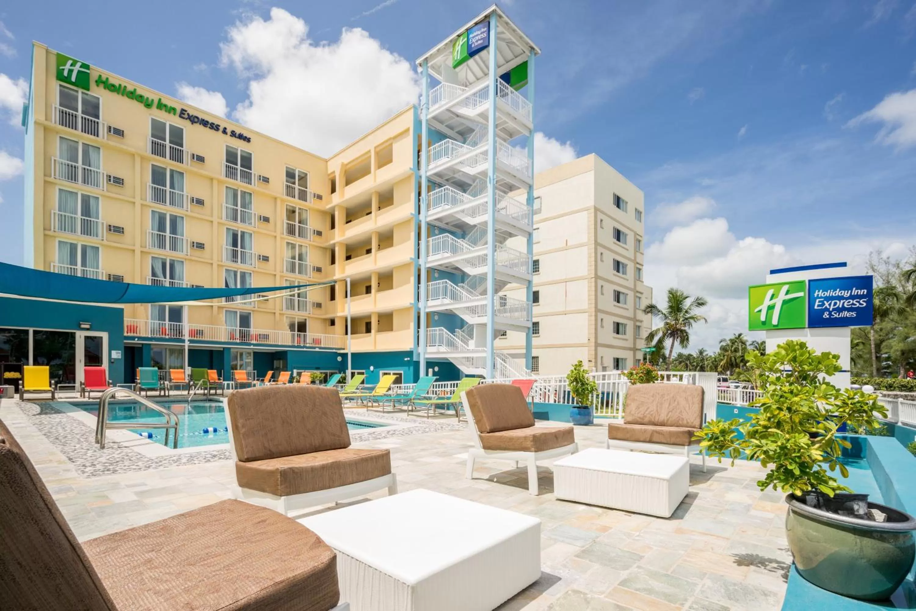 Swimming pool in Holiday Inn Express & Suites Nassau by IHG