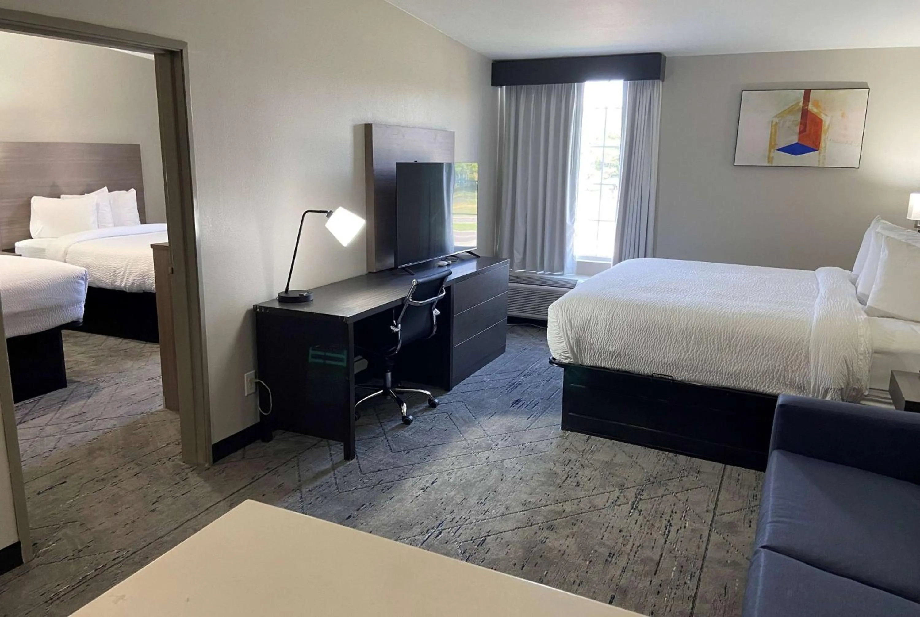 Photo of the whole room, Bed in Days Inn & Suites by Wyndham Tahlequah