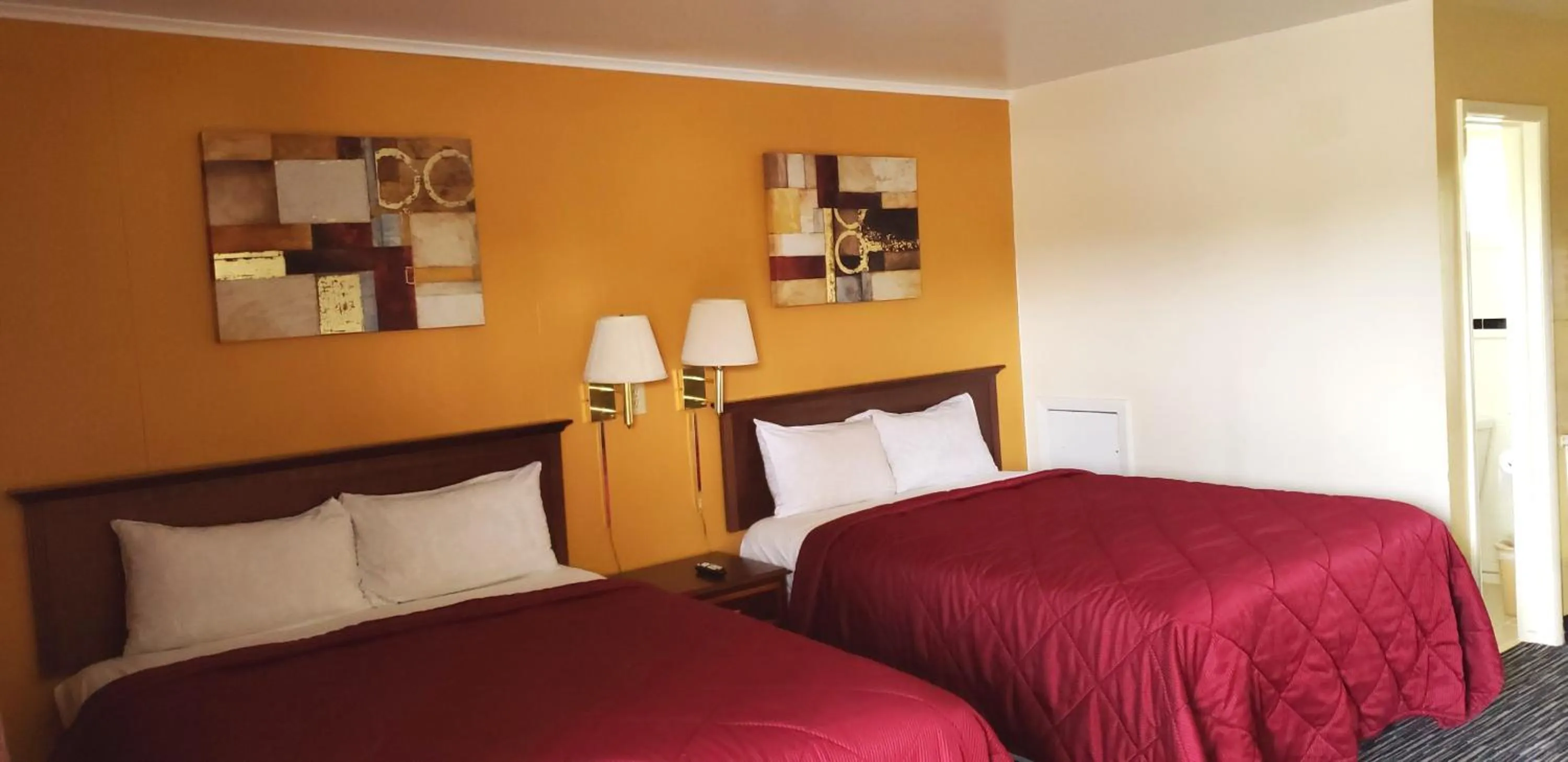 Bed in Super 7 Motel