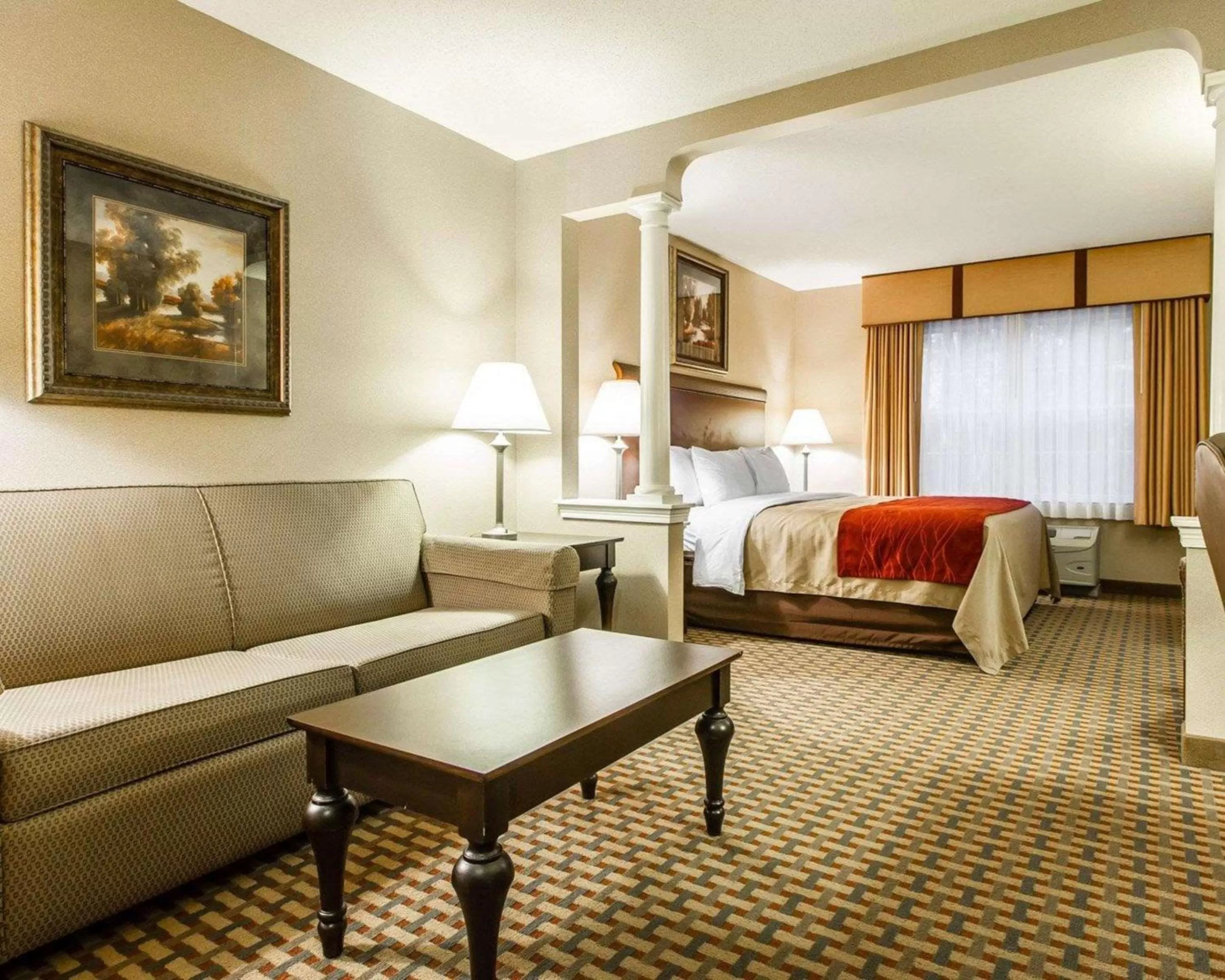 Photo of the whole room, Bed in Comfort Inn & Suites Scarborough-Portland