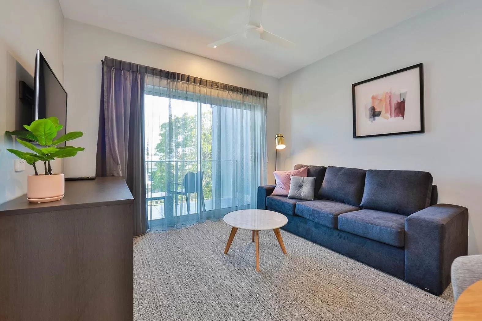 Living room in Best Western Plus North Lakes Hotel