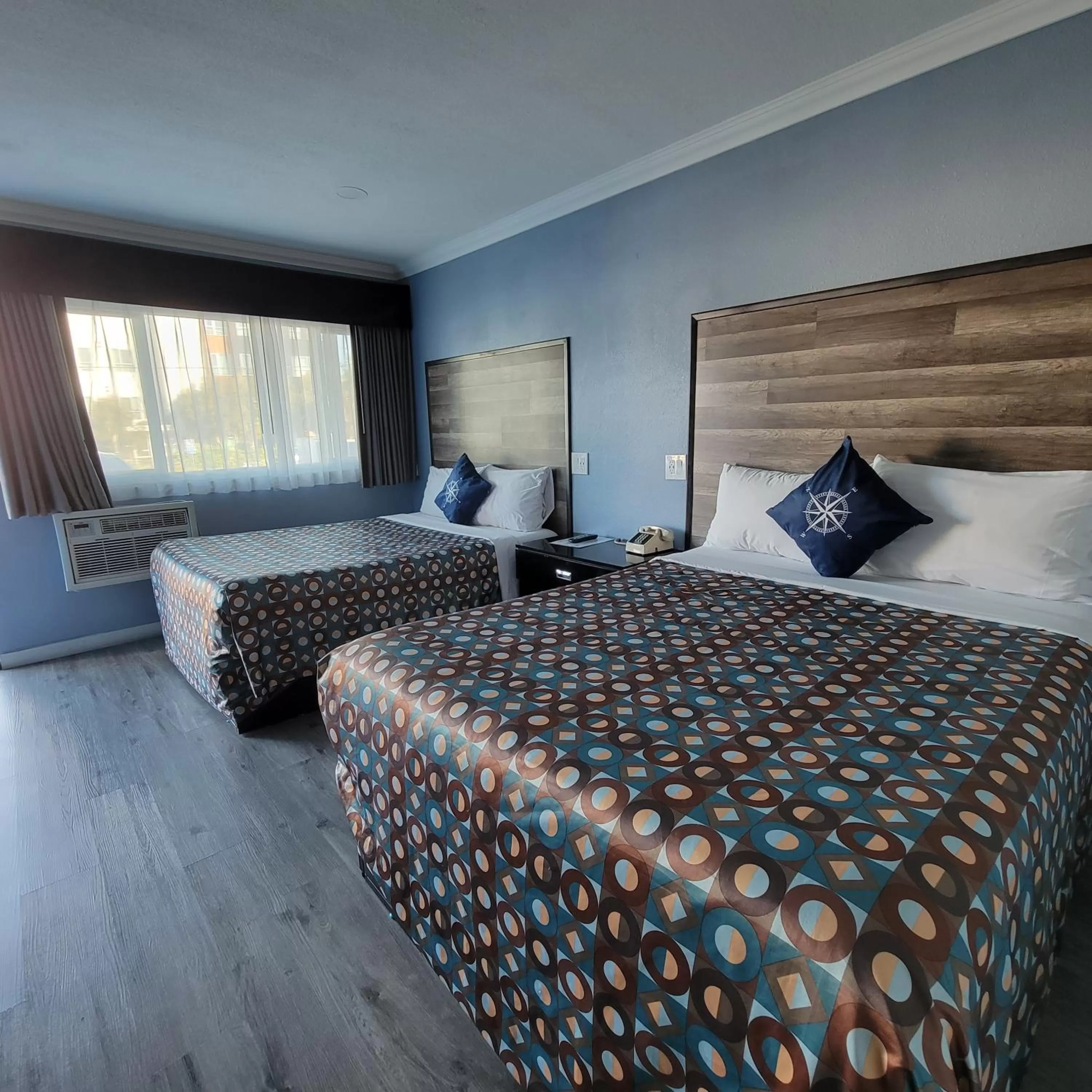 Bed in Guest Harbor Inn- Port Of Los Angeles San Pedro