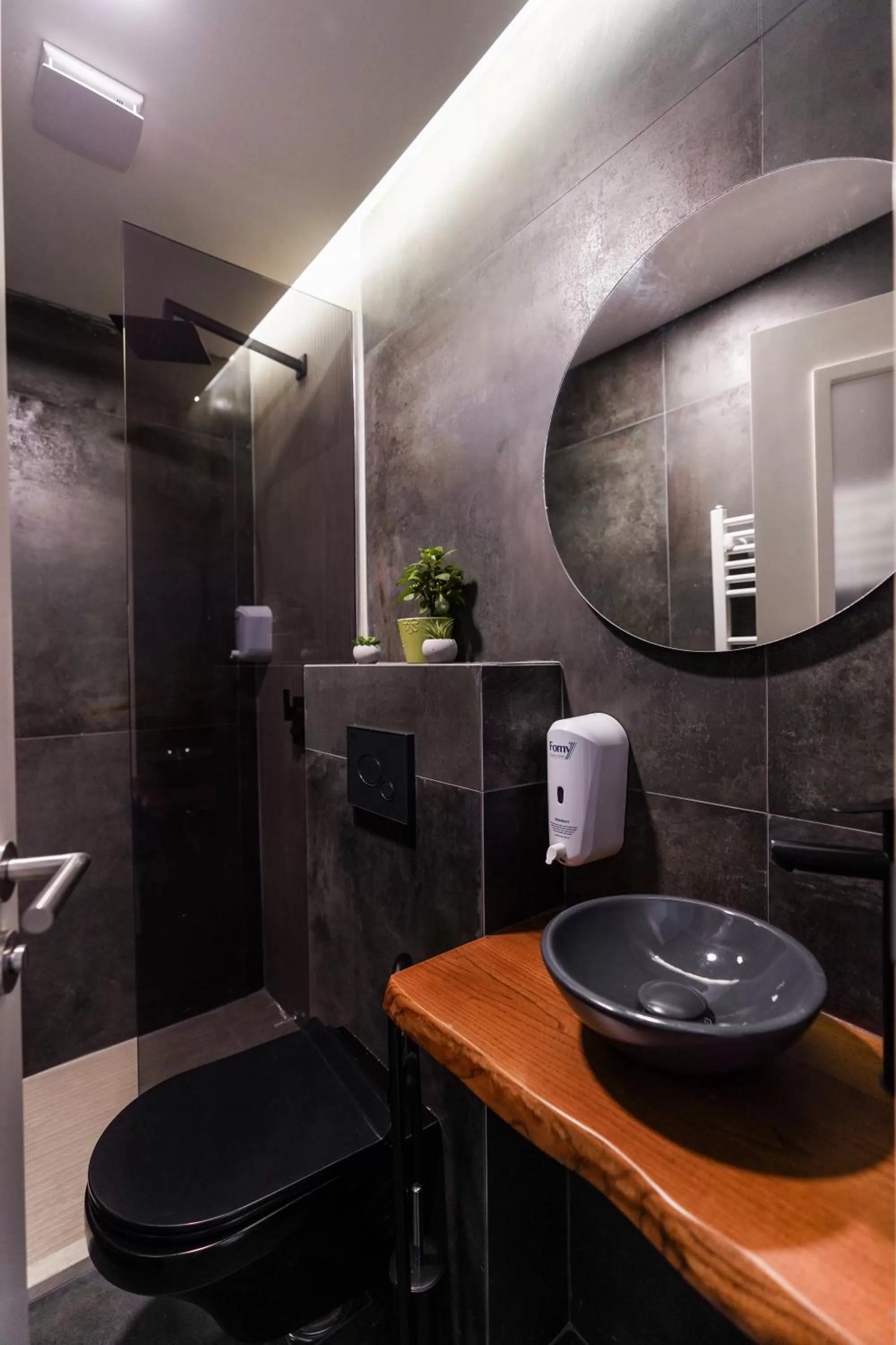 Bathroom in The White Tree