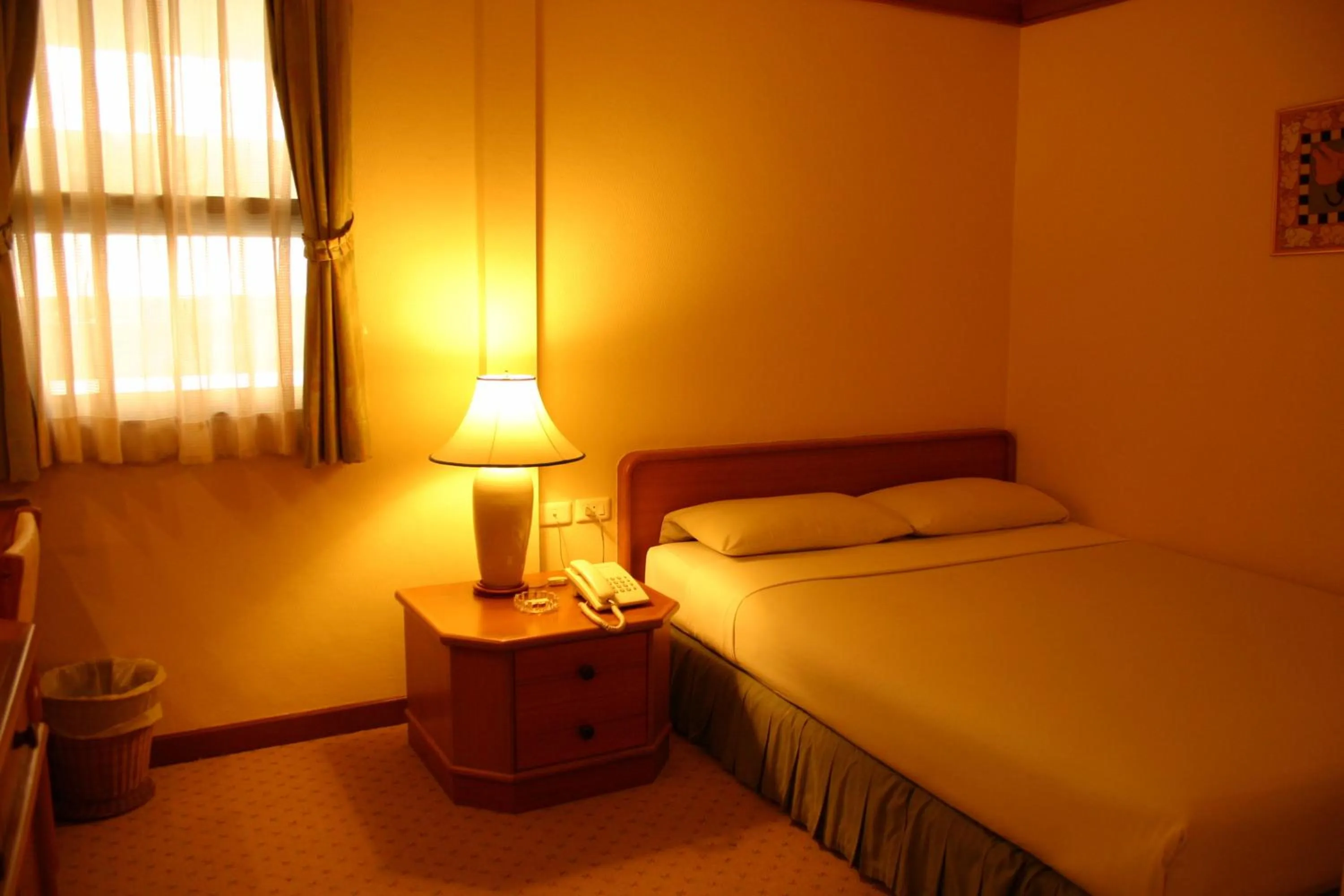 Photo of the whole room, Bed in Wall Street Inn, Bangkok