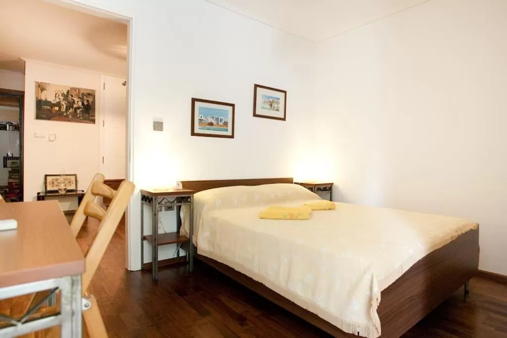 Photo of the whole room, Bed in Veggie Garden Athens B&B