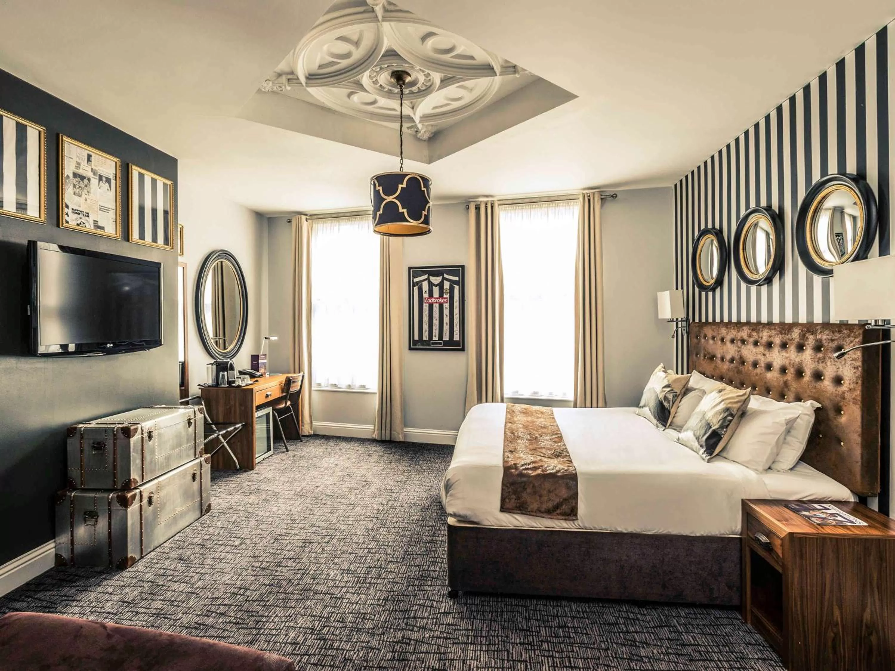 Photo of the whole room, Bed in Mercure Nottingham City Centre Hotel