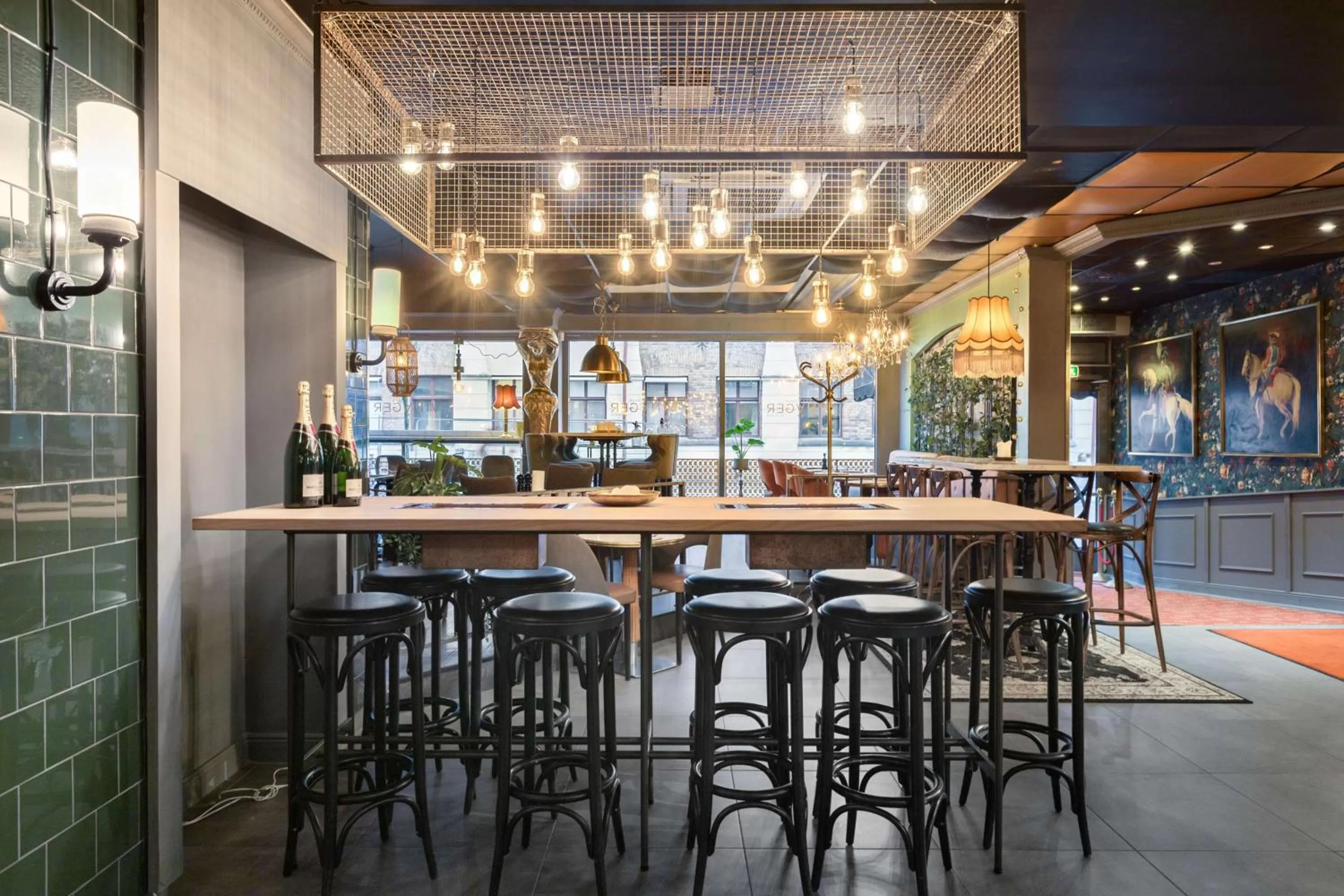 Restaurant/places to eat in Best Western Plaza Hotel