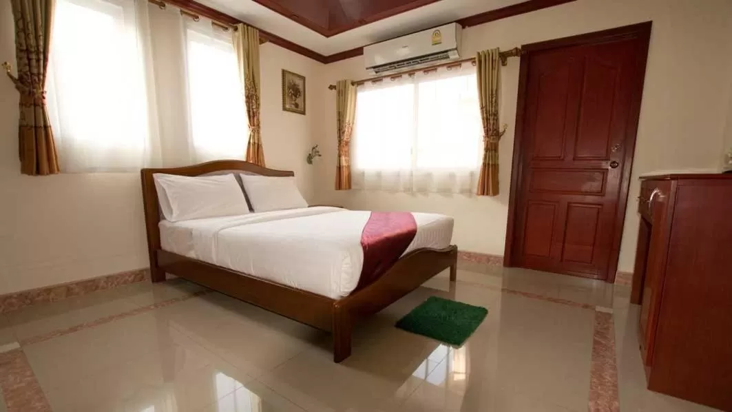 Bed in Bluebird Inn Pattaya