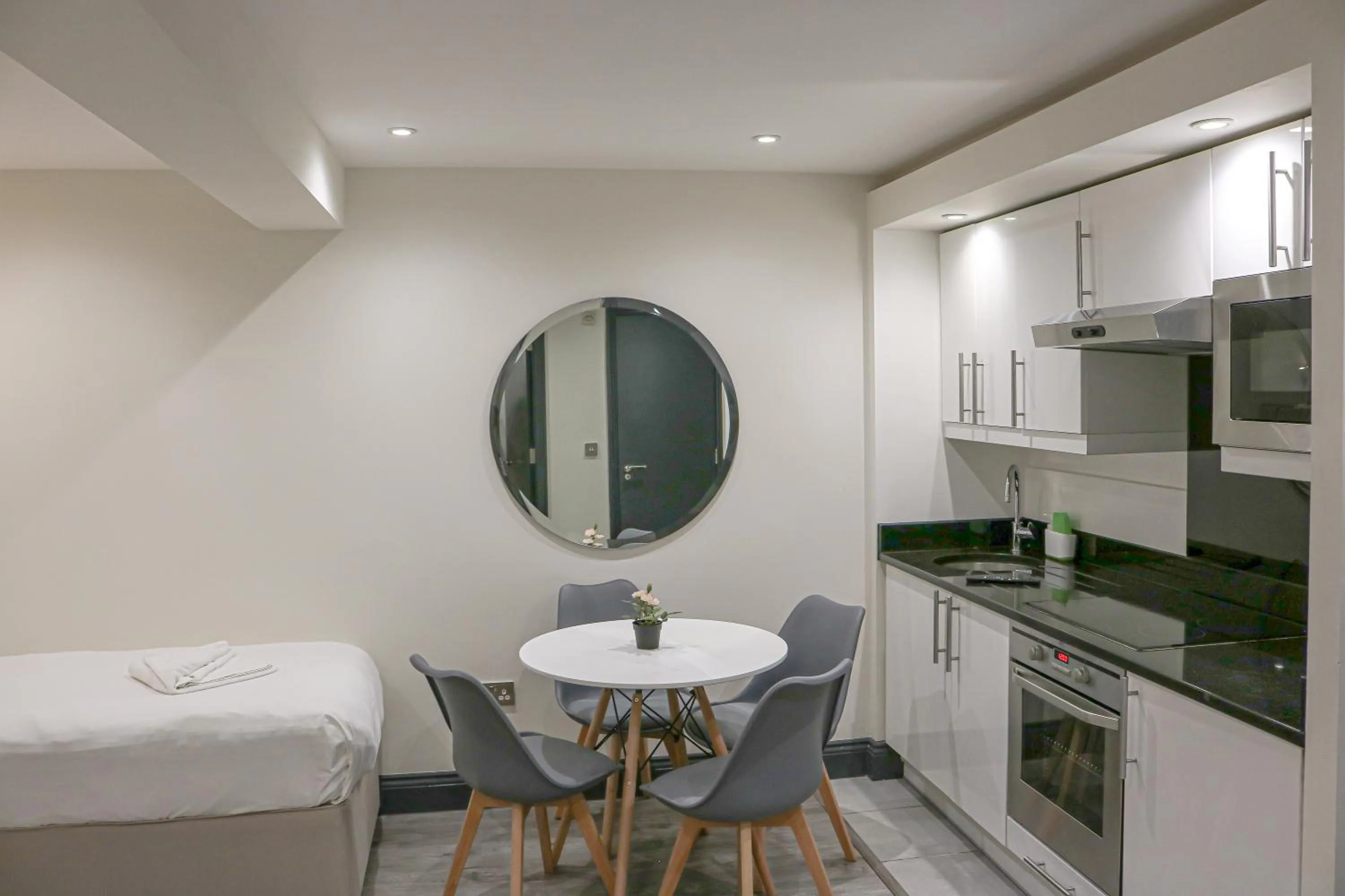 Kitchen or kitchenette in Hyde Park Superior Apartments