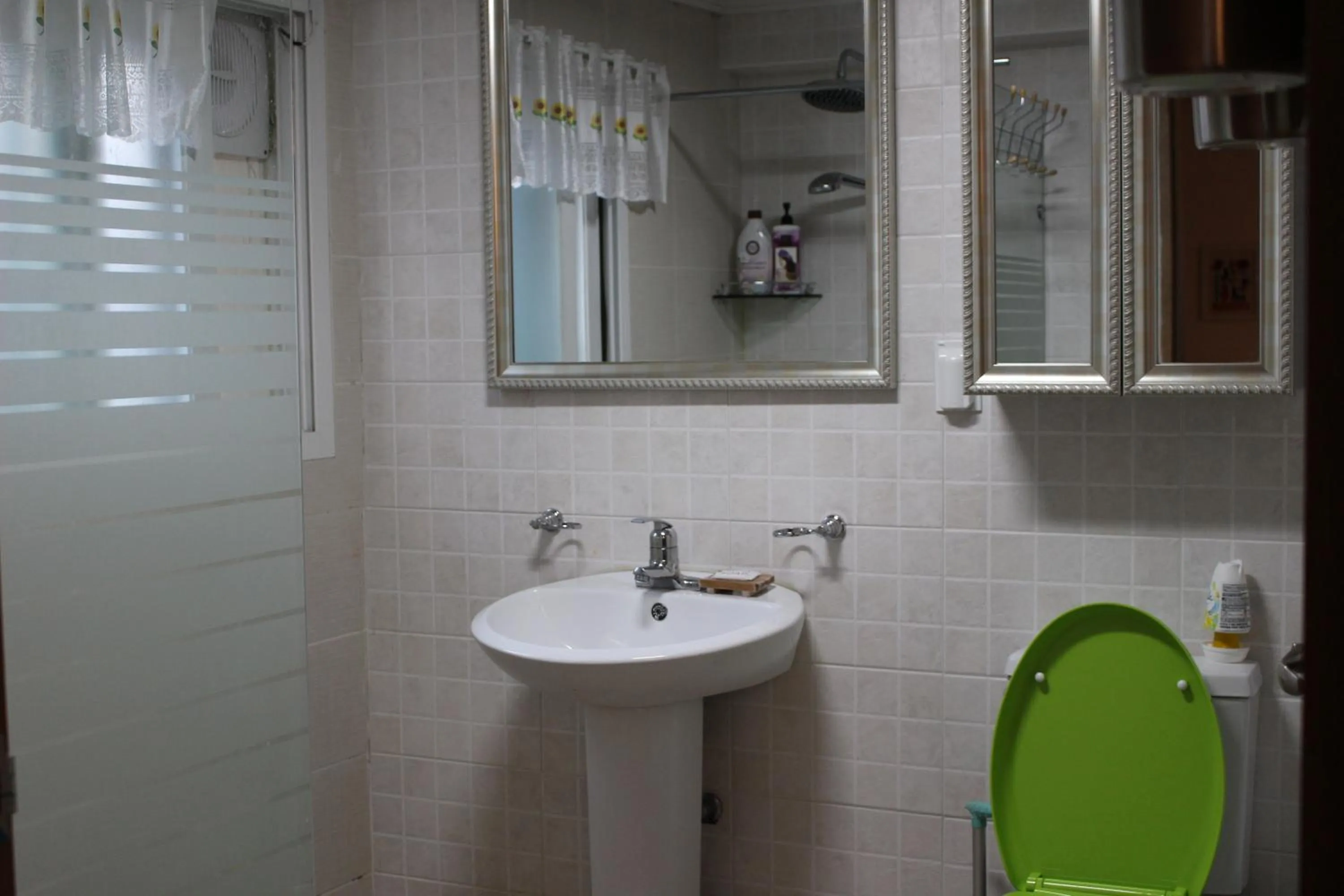 Bathroom in Hongdae Style Guesthouse