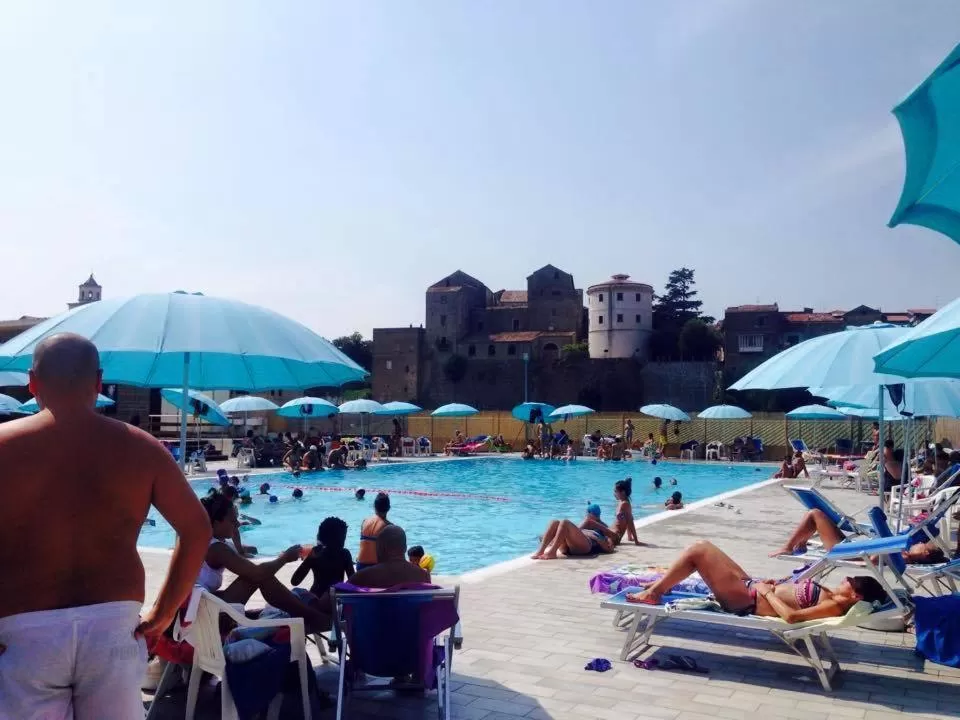 Swimming pool in Le Rocce