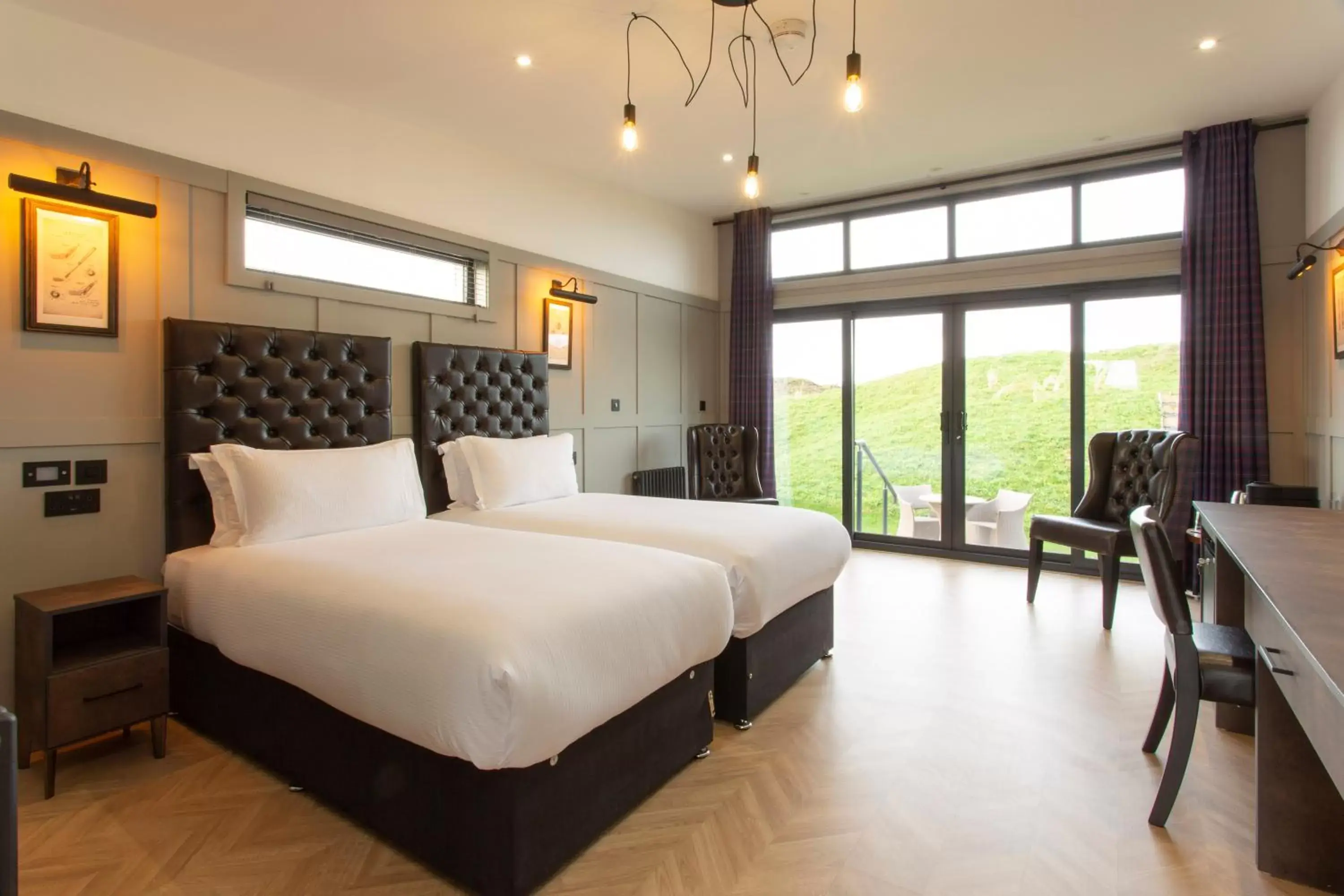 Deluxe King Room in Dundonald Links Deluxe King Room in Dundonald Links