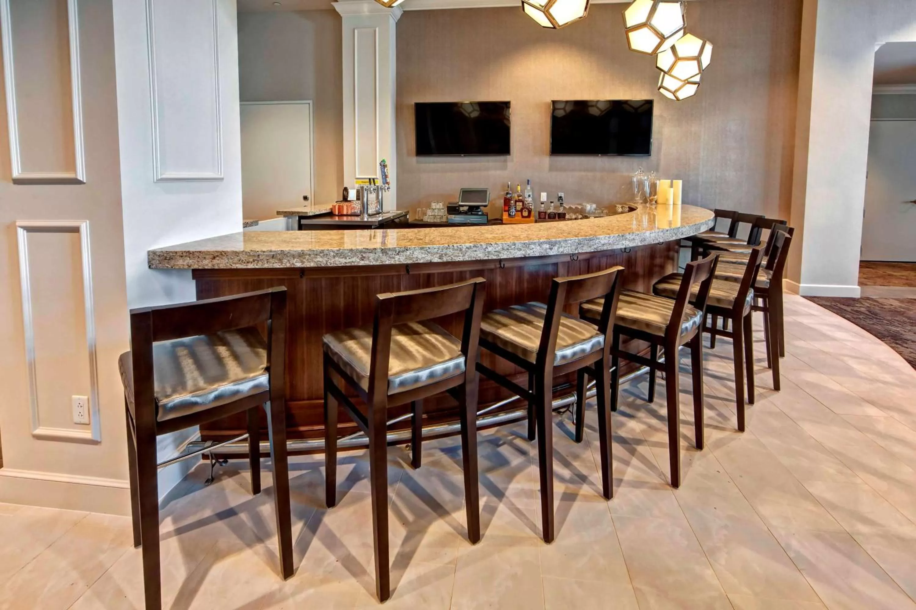 Restaurant/places to eat in Hilton Garden Inn Nashville Brentwood