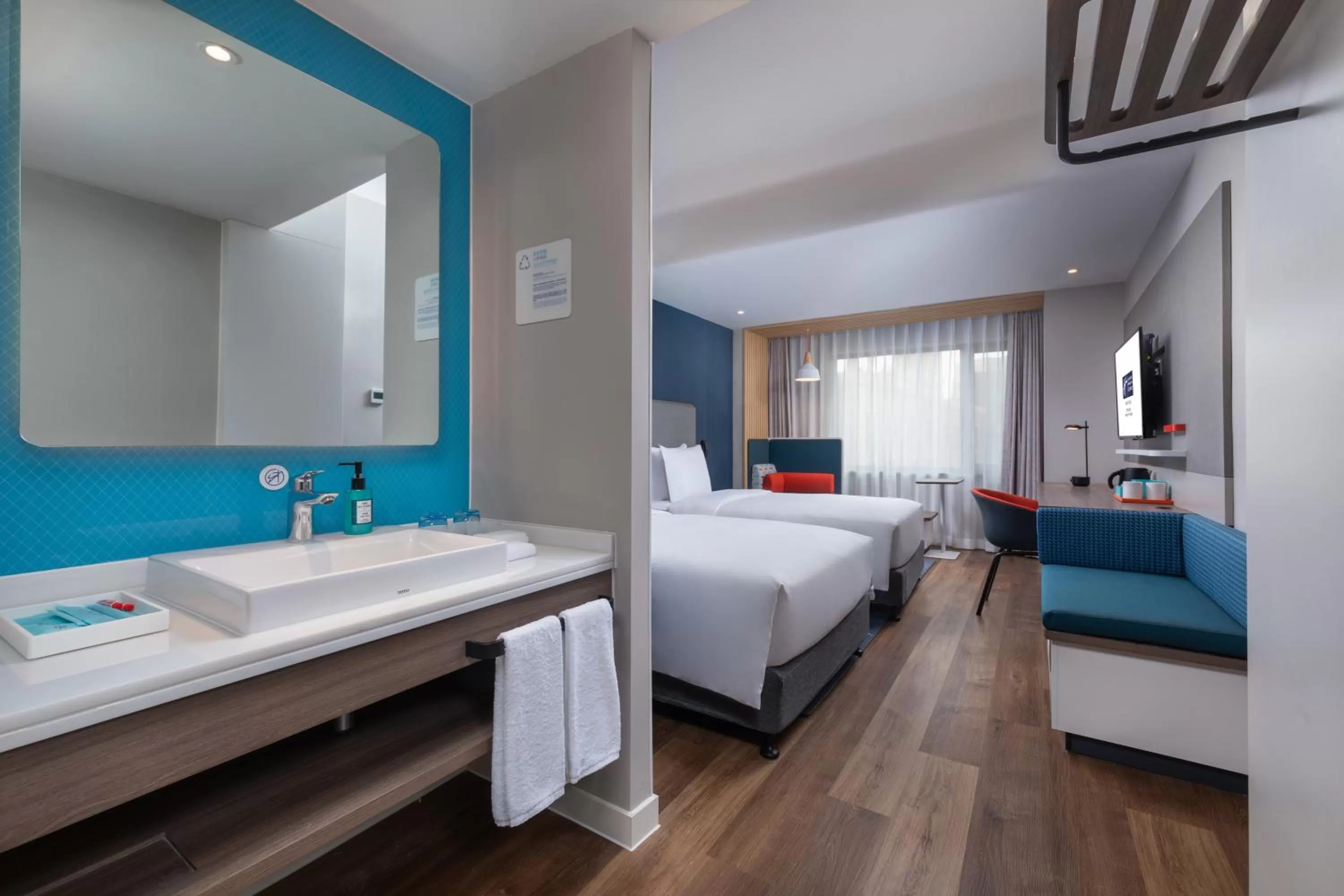 Photo of the whole room, Bed in Holiday Inn Express Ningbo City Center by IHG