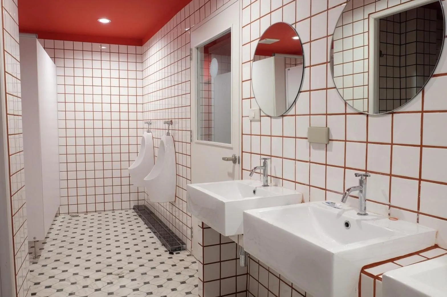 Bathroom in Yaks House Hostel