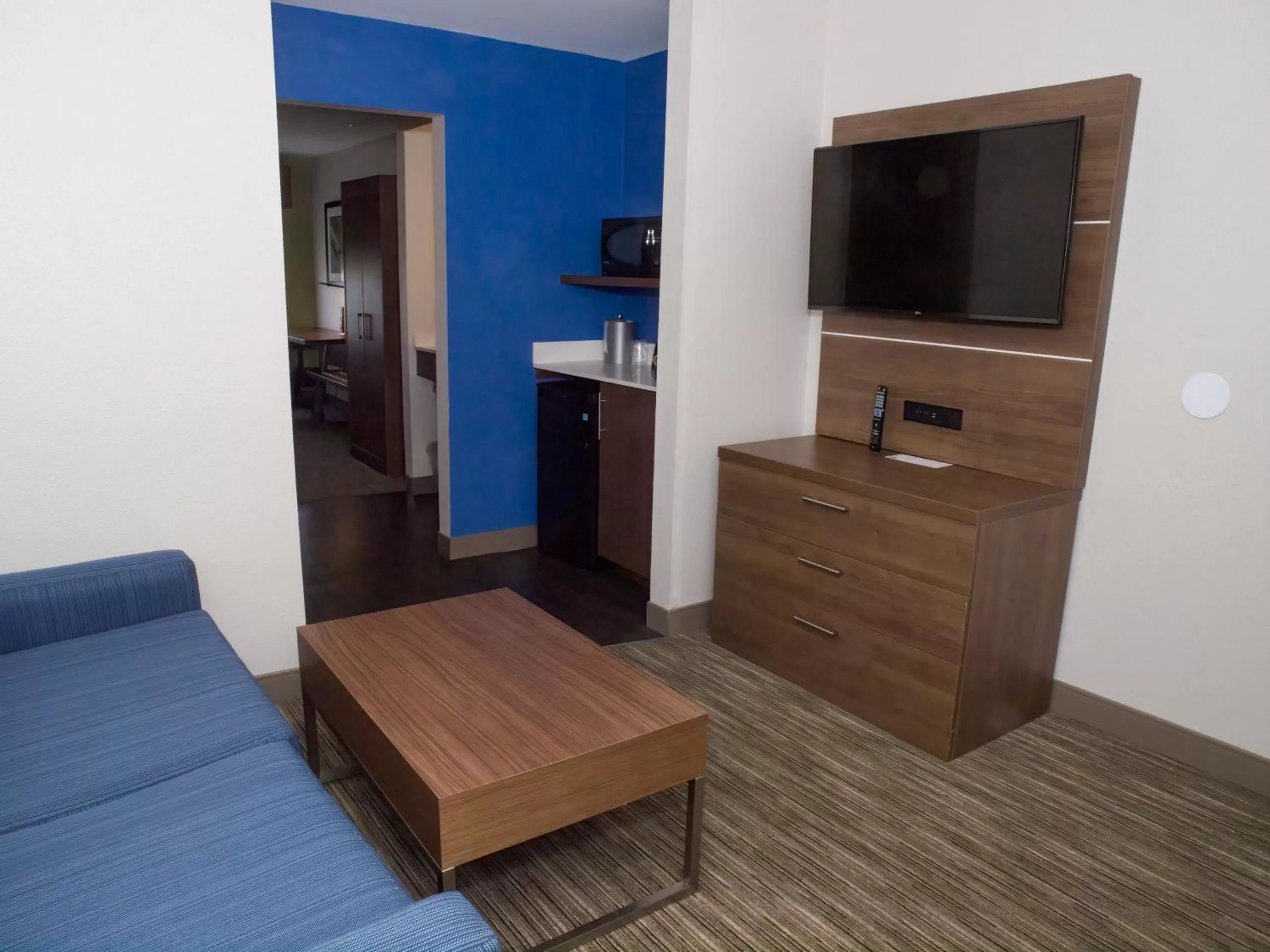 Photo of the whole room in Holiday Inn Express Hotel & Suites Madison by IHG
