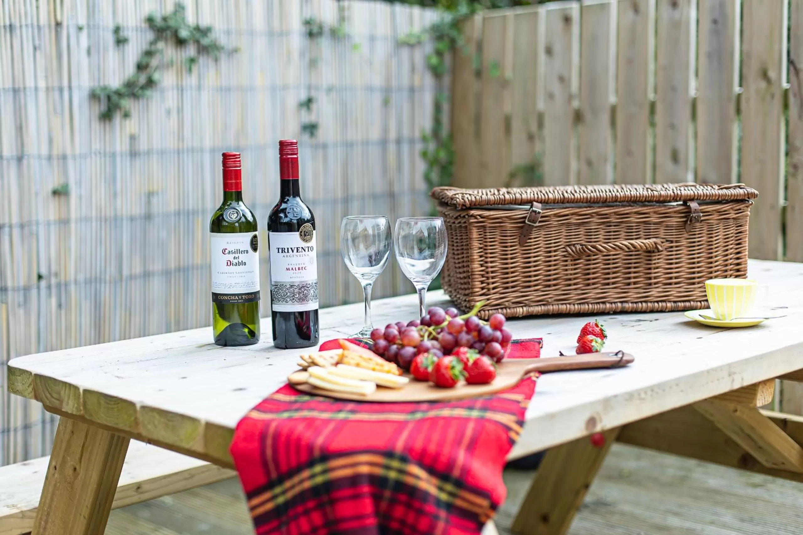 Patio in Entire family home , large rear garden and free parking