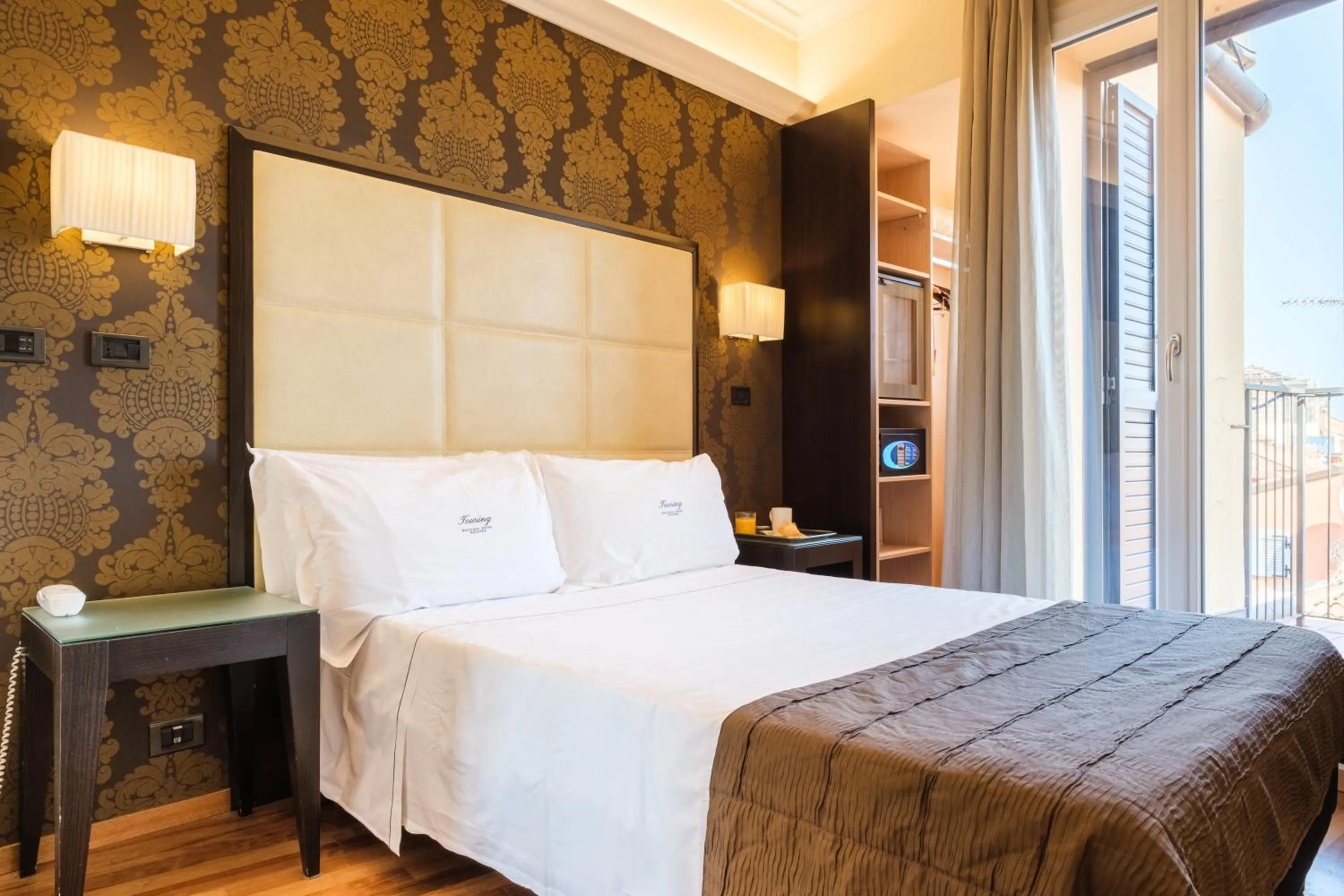 Bedroom, Bed in Hotel Touring