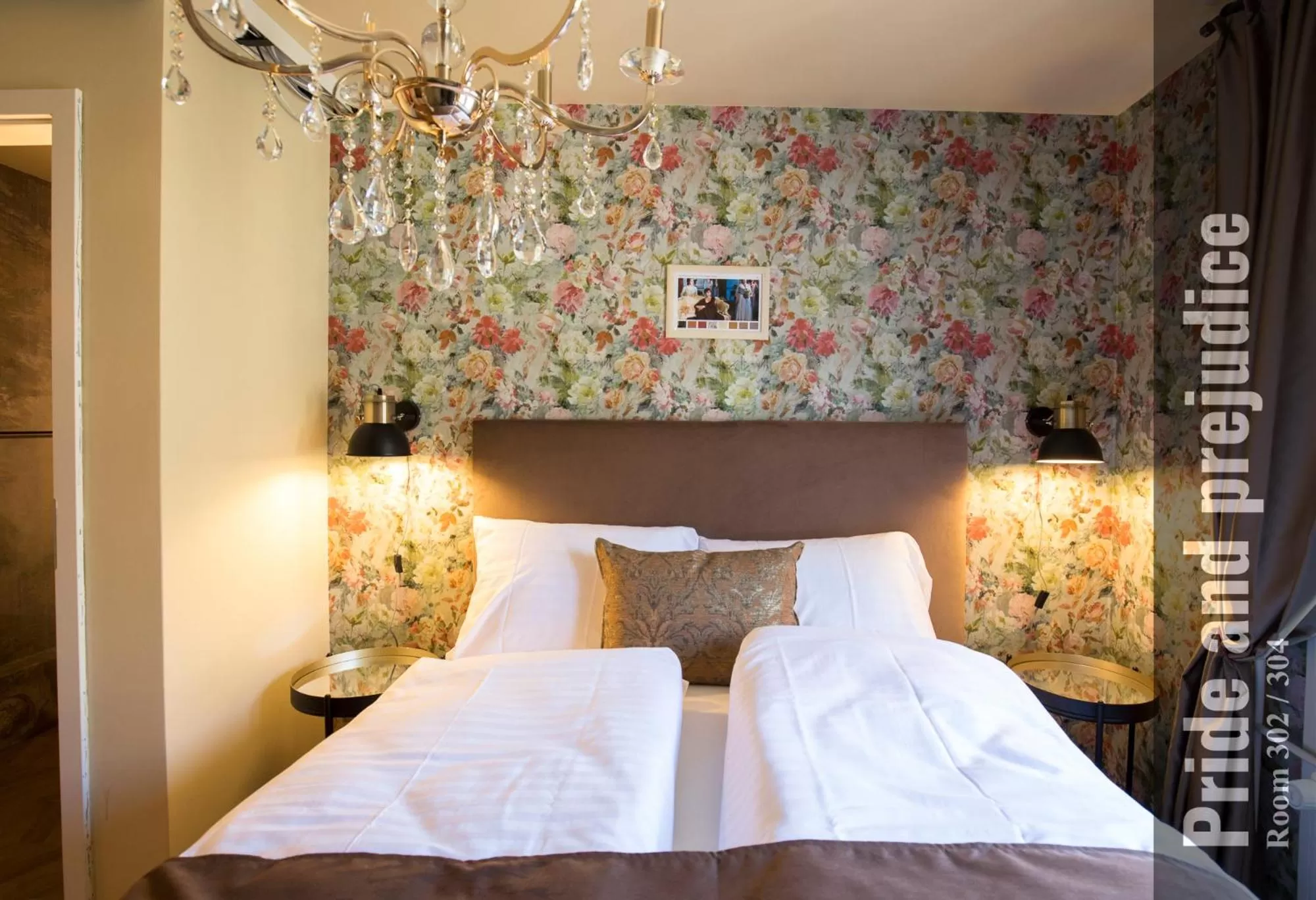 Bed in The Henry Self Check-In Guesthouse