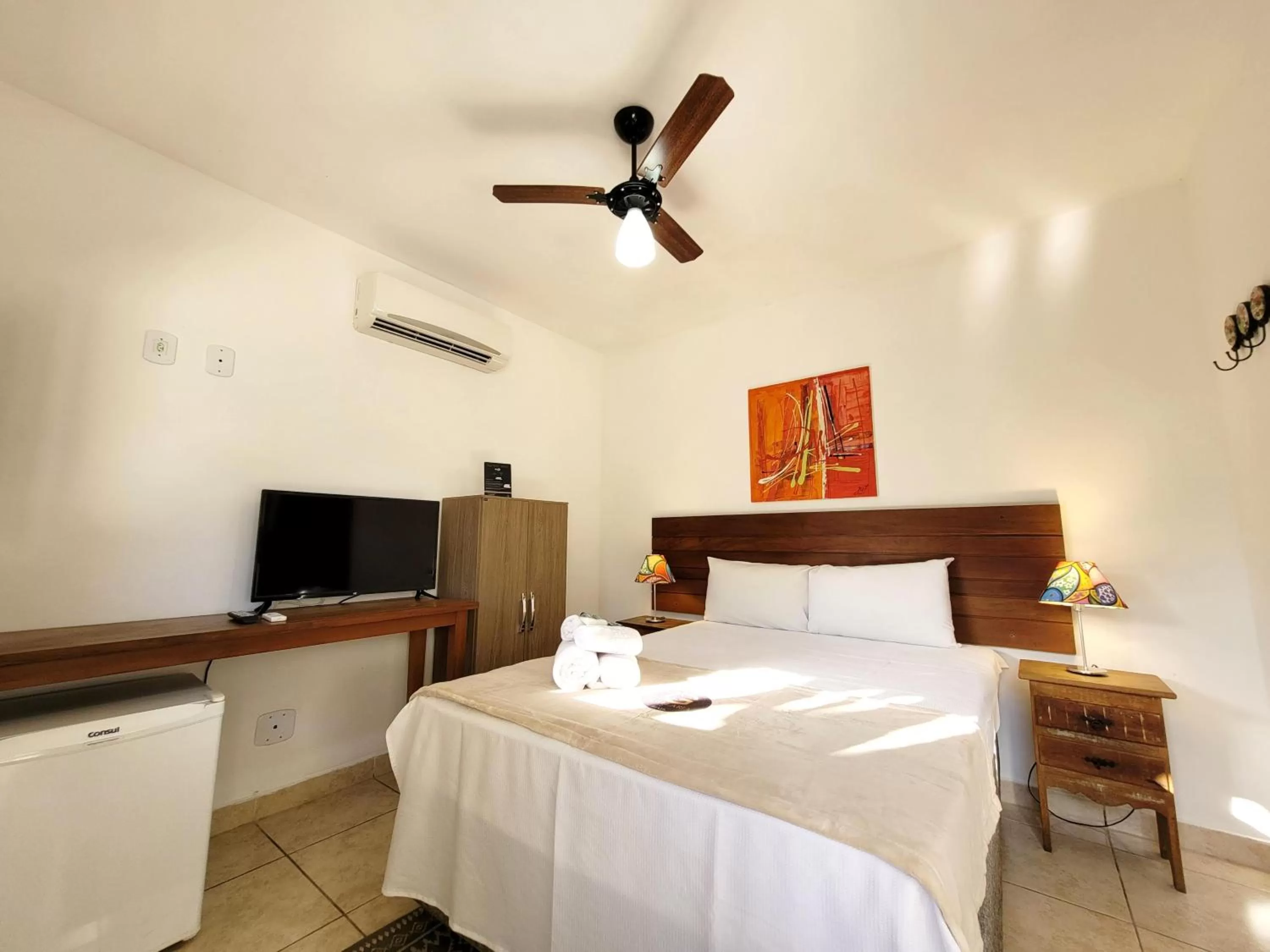 Photo of the whole room, Bed in Pousada Casa Centro Búzios