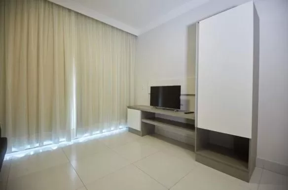 Communal lounge/ TV room in Resort do Lago by WAM Experience