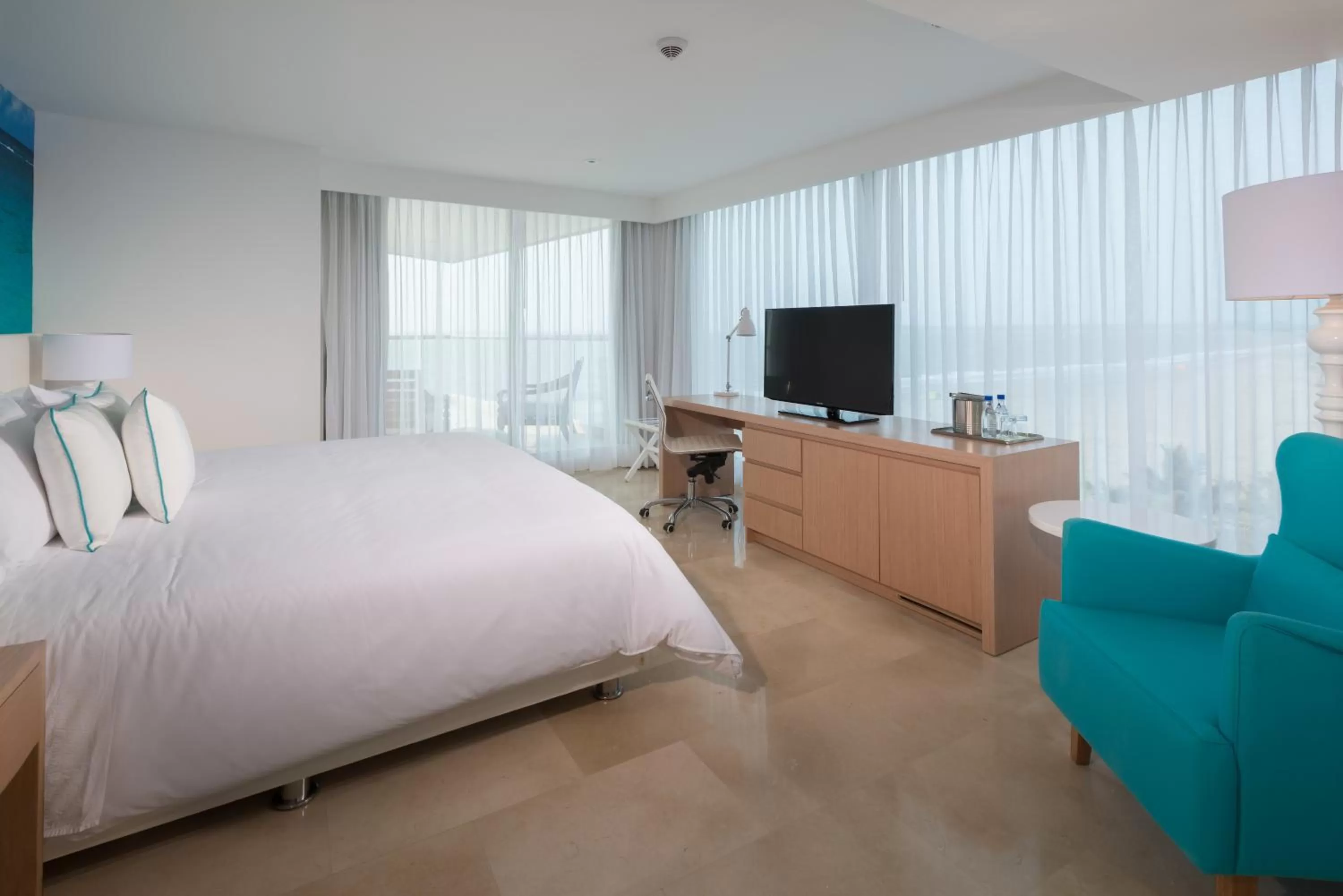 Photo of the whole room, Bed in Radisson Cartagena Ocean Pavillion Hotel
