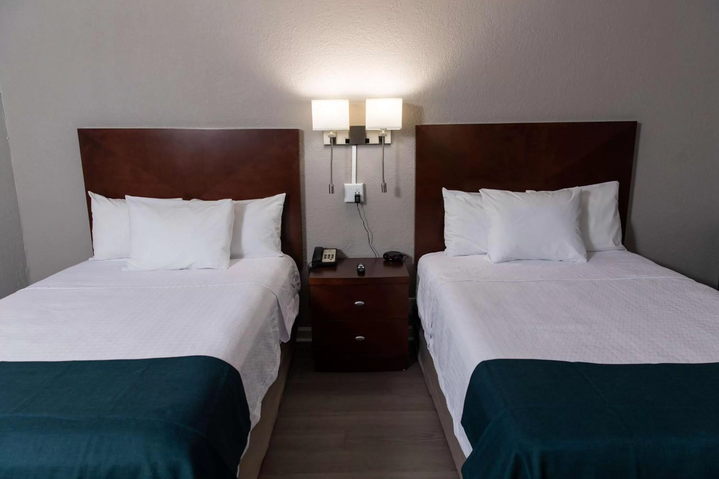 Photo of the whole room, Bed in Studio 6 Ocala, FL