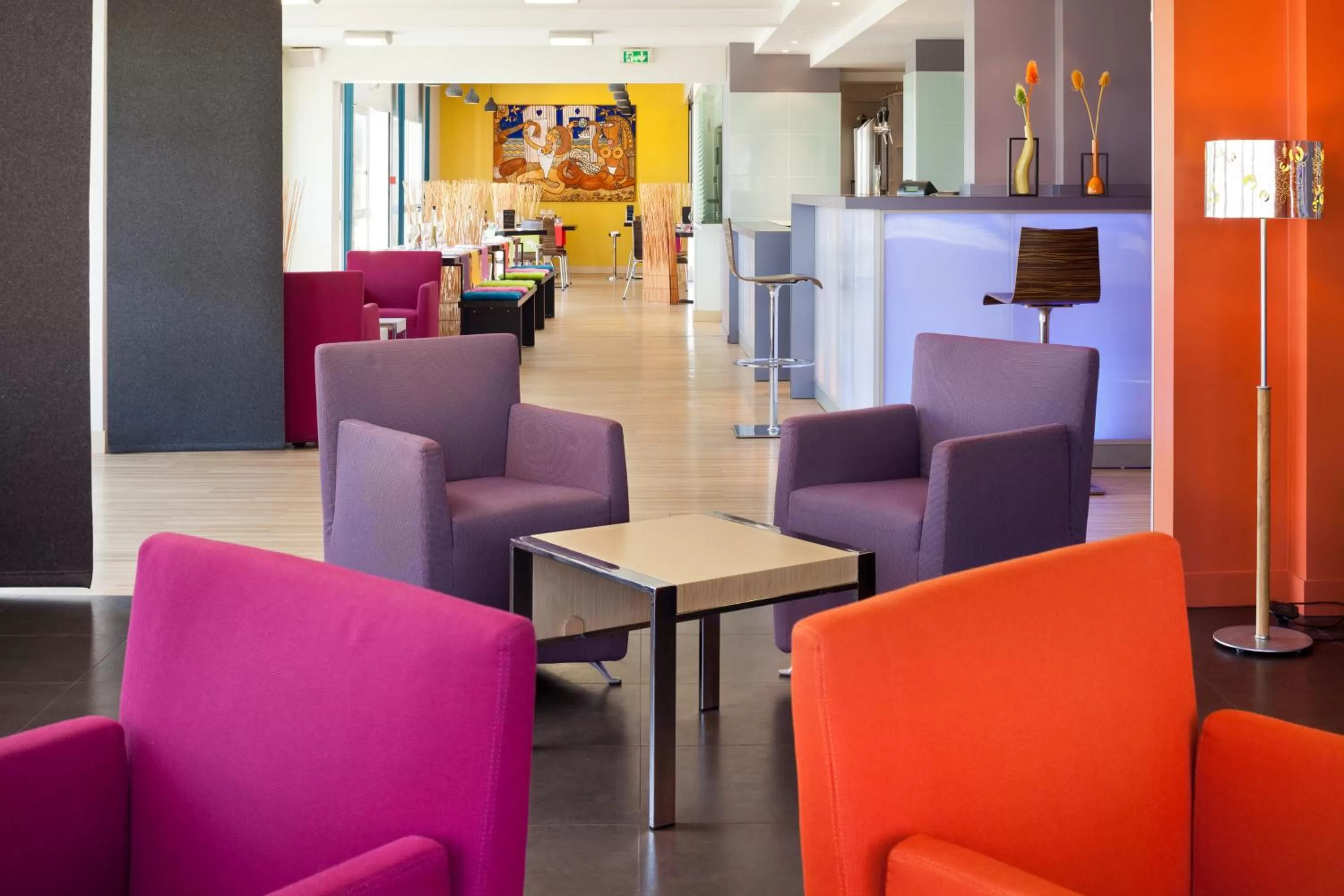 Lobby or reception in ibis Styles Ouistreham
