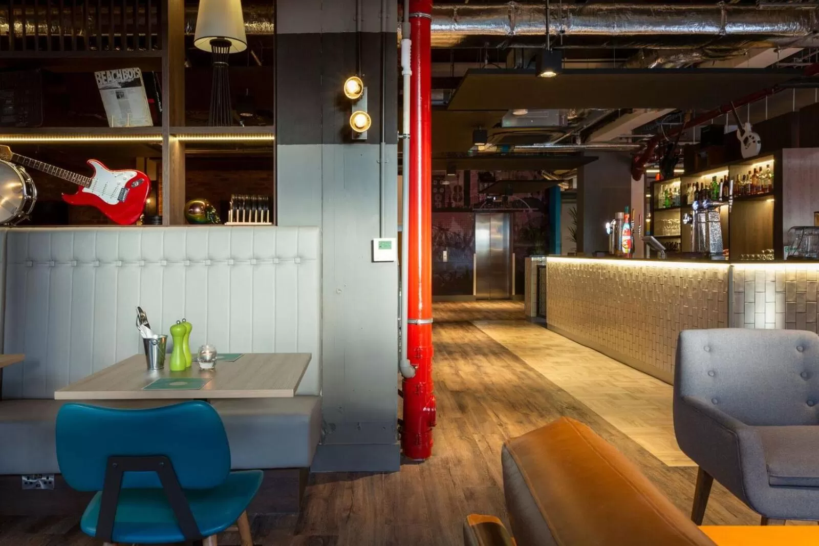 Lounge or bar in ibis Styles Glasgow Central