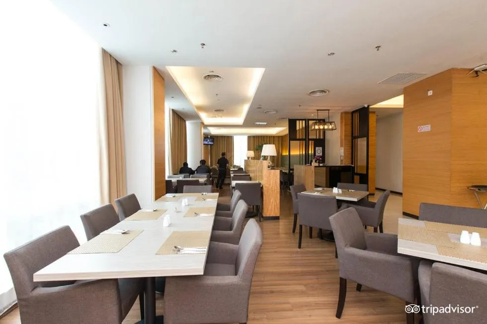 Restaurant/places to eat in WP Hotel