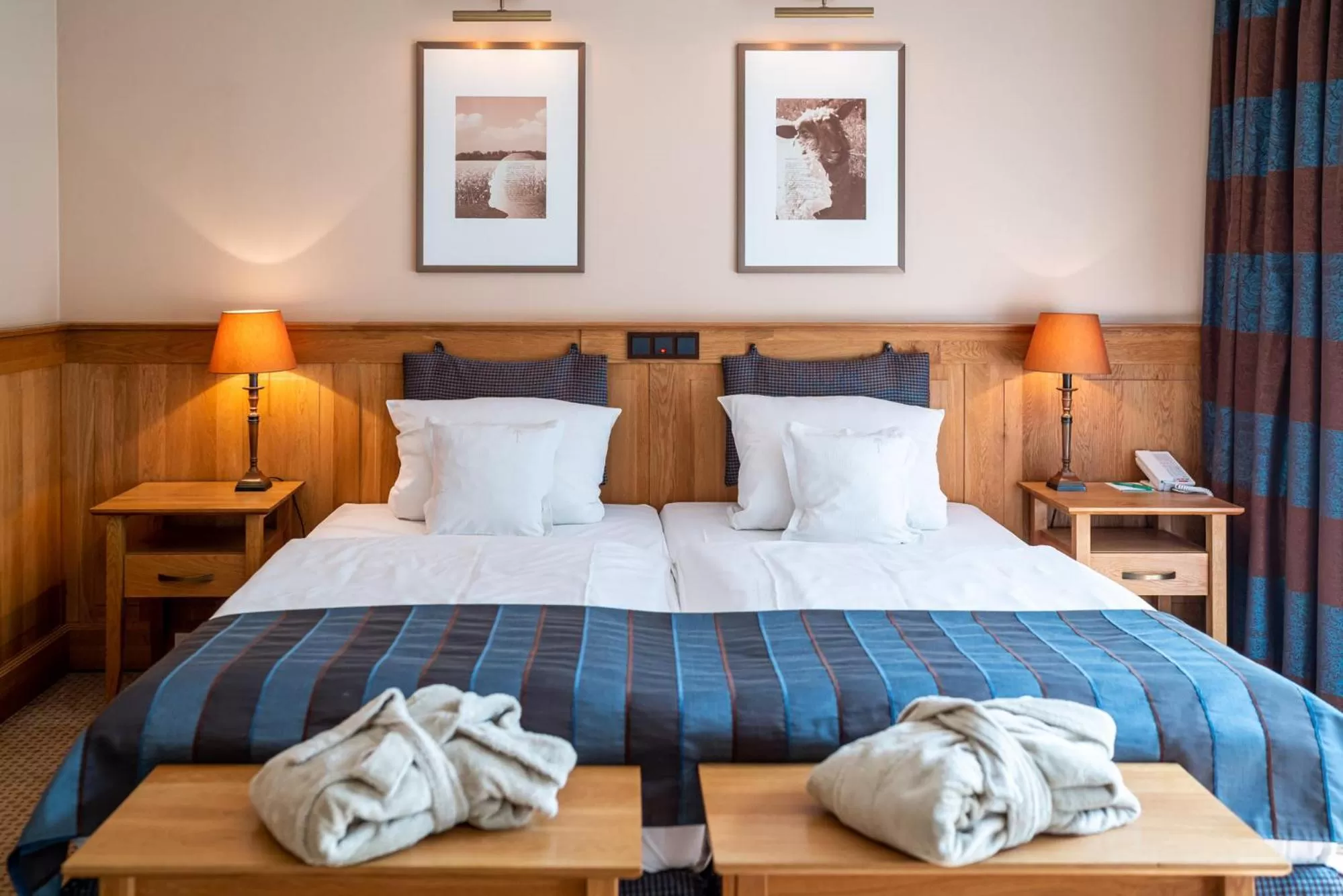 Bed in Waldhotel Tannenhäuschen