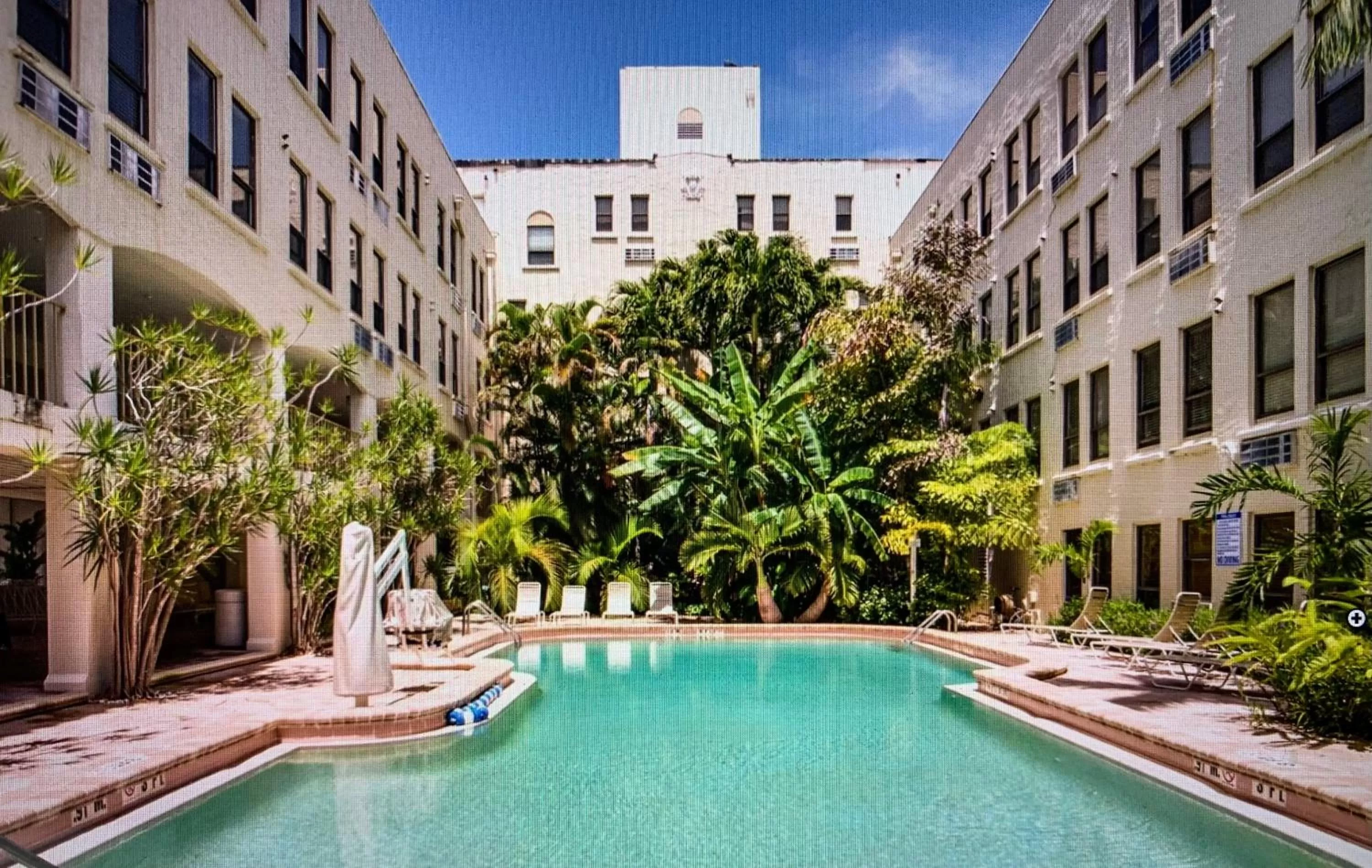 Swimming pool in Tropicals of Palm Beach