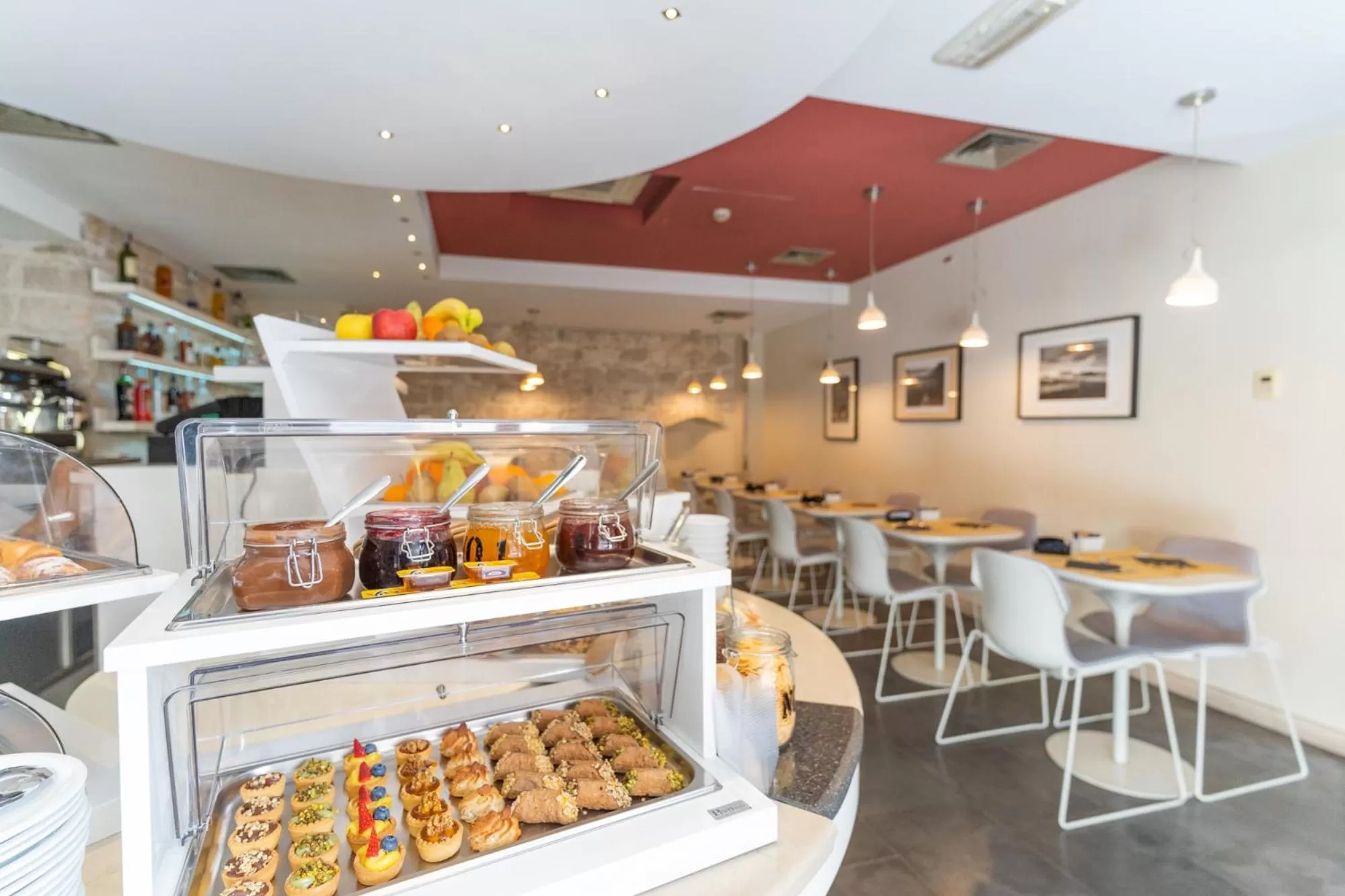 Restaurant/places to eat in El Homs Palace Hotel