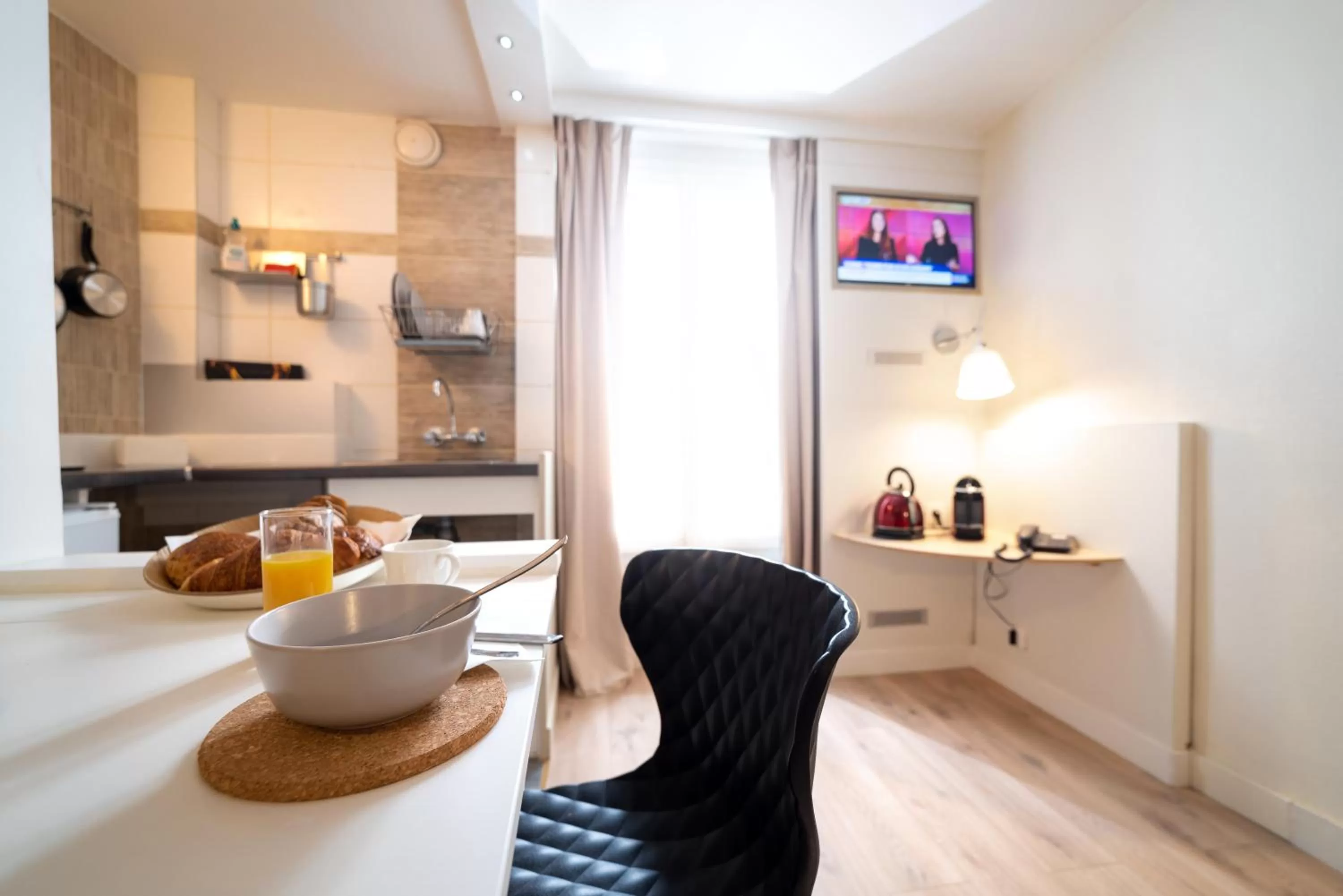 Coffee/tea facilities in Hotel Little Regina