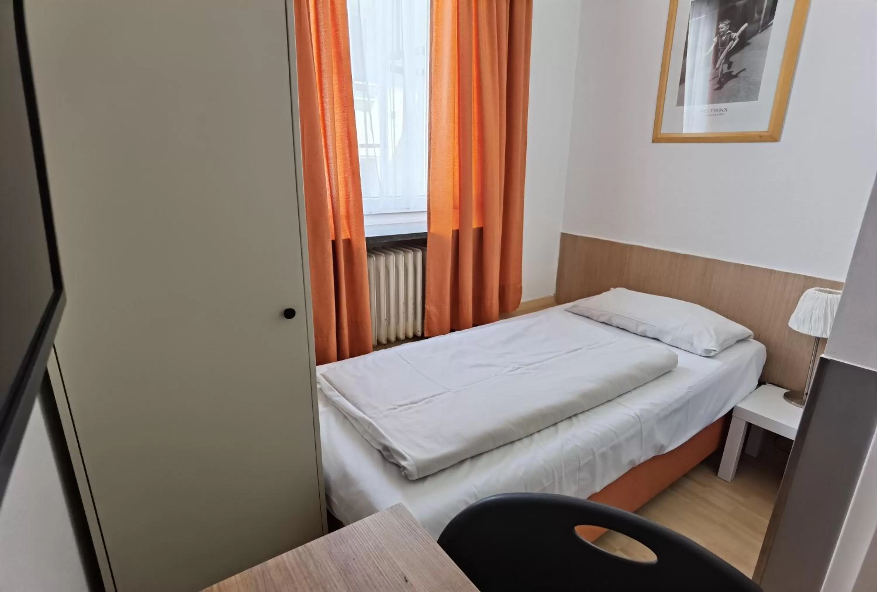 Photo of the whole room, Bed in Hotel Italia