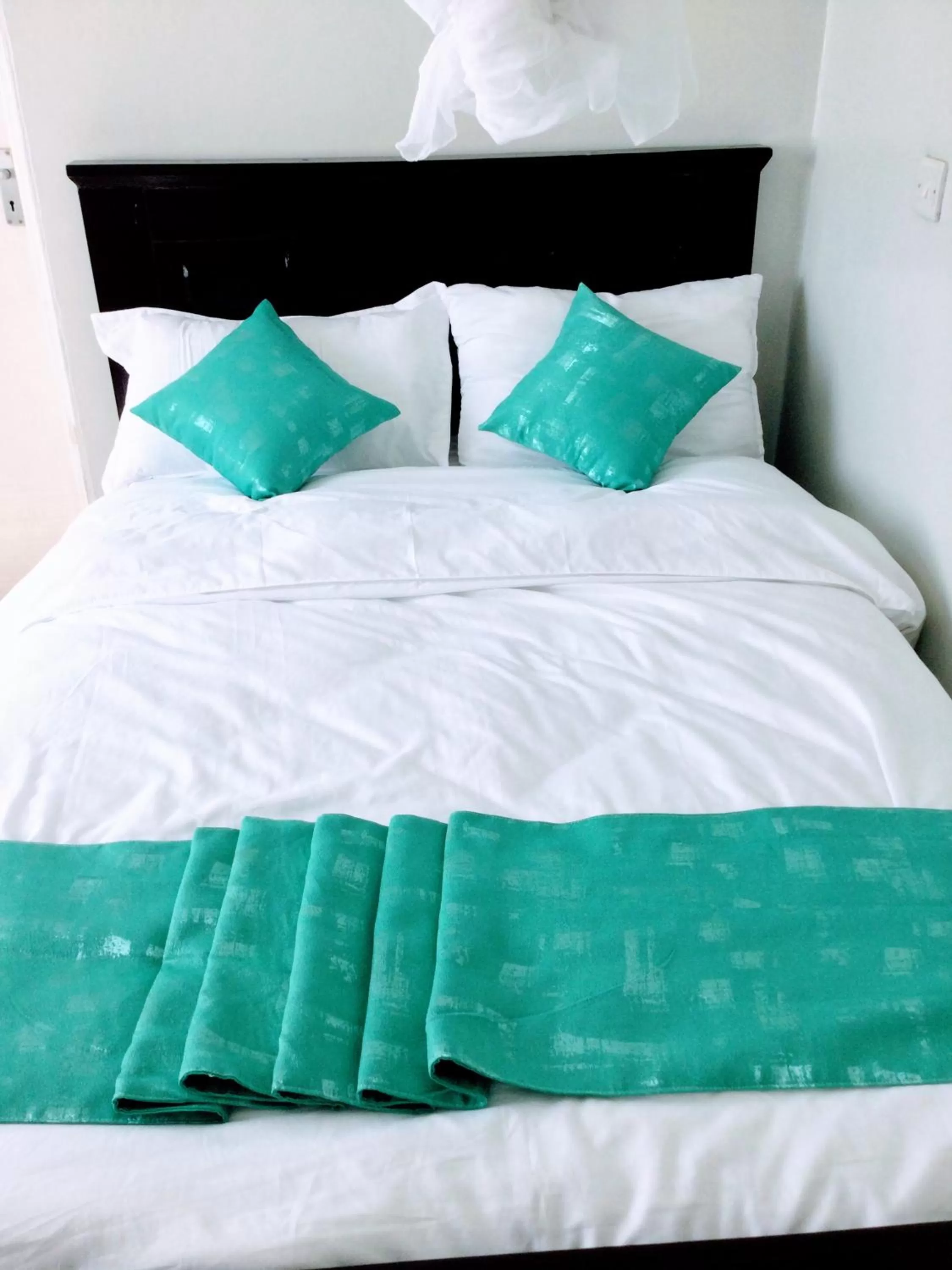 Bedroom, Bed in Milimani Comfort