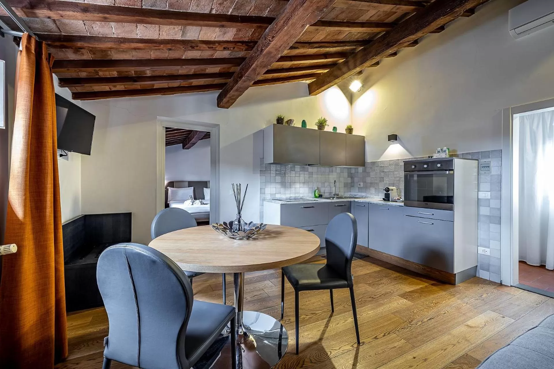 Kitchen or kitchenette in Martelli 6 Suite & Apartments