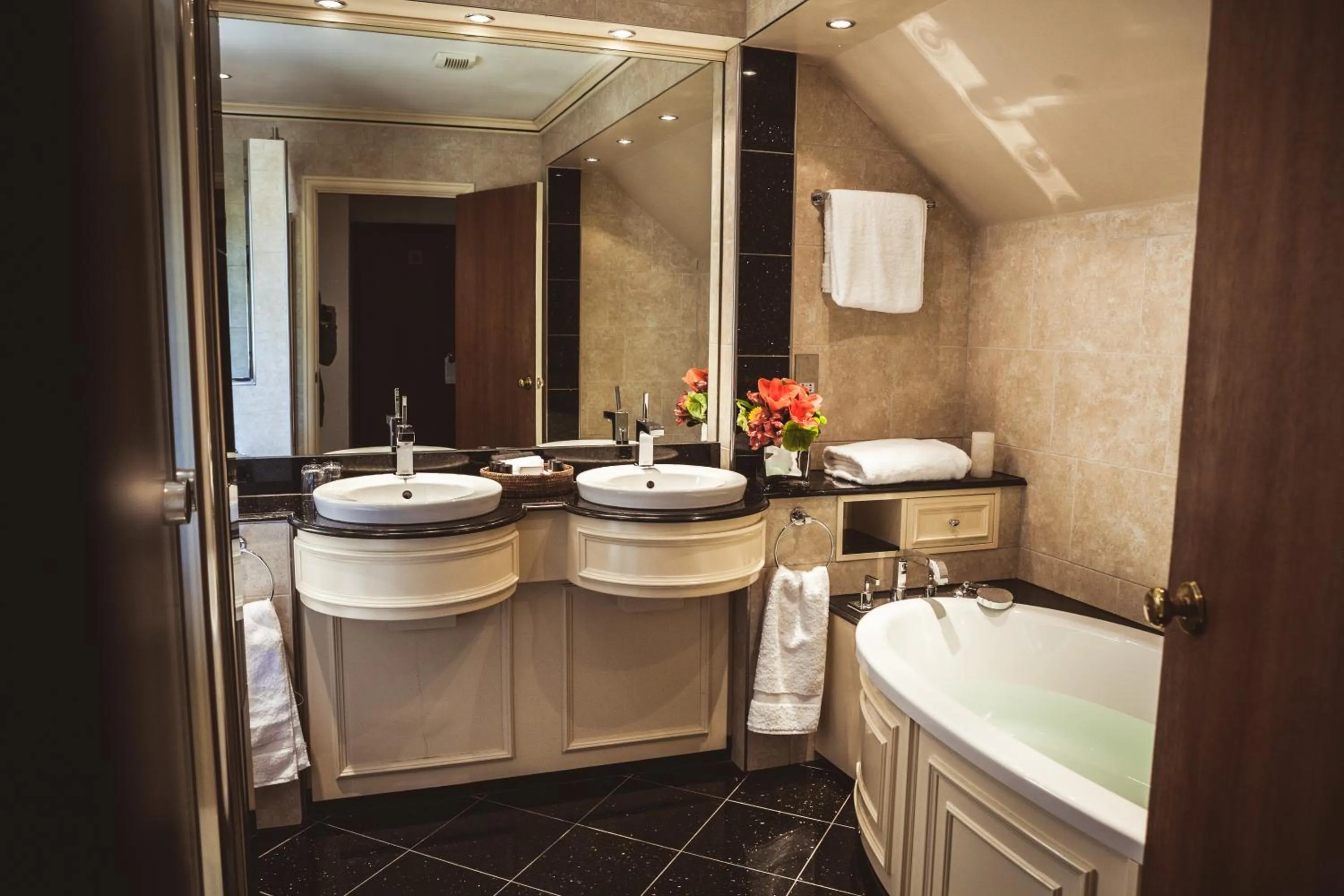 Bathroom in Fredrick's Hotel & Spa