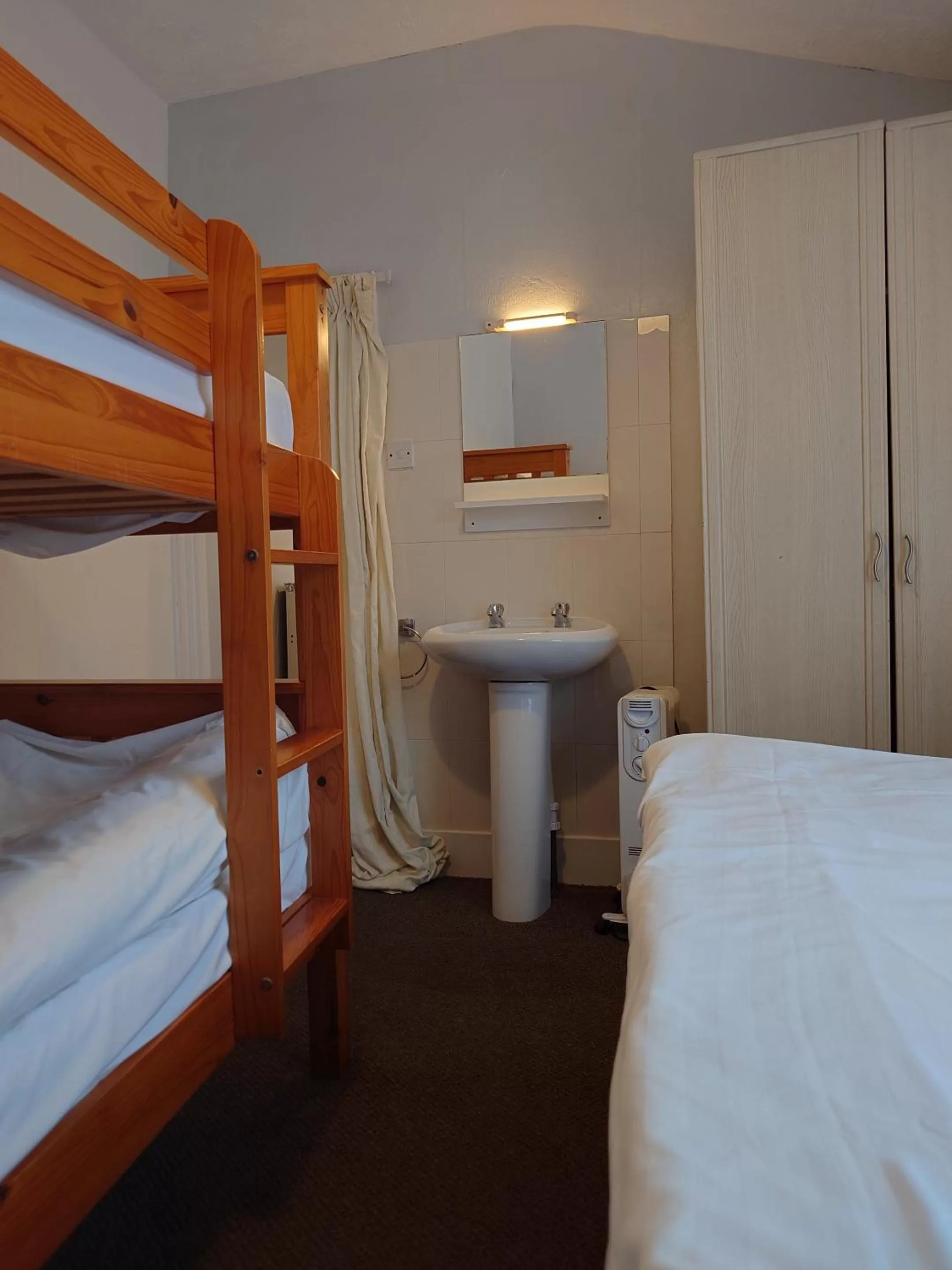 Bedroom, Bunk Bed in The Trevross