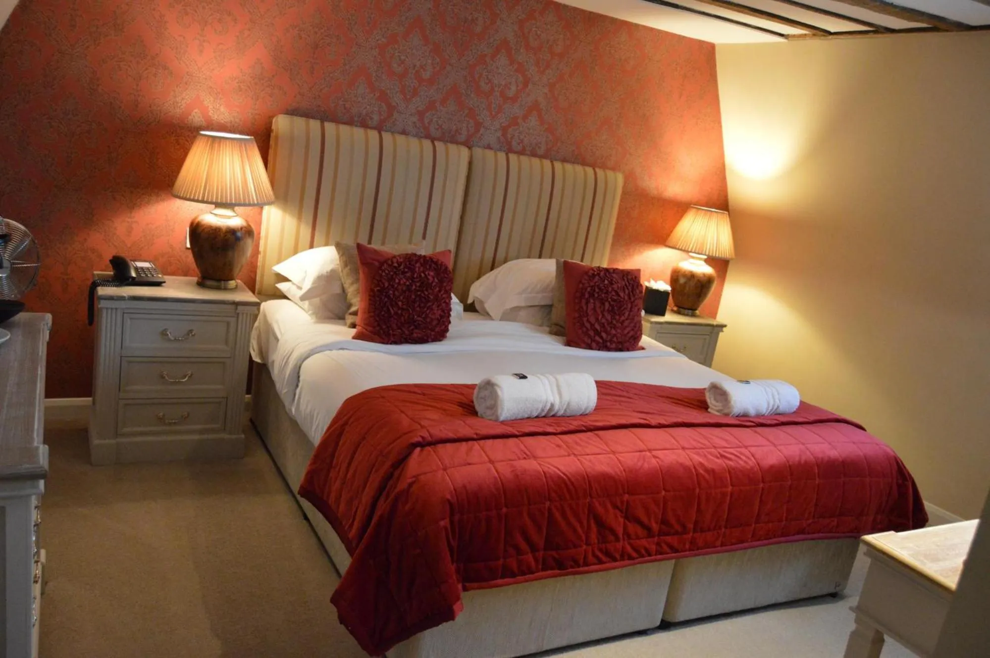 Bed in Le Bouchon Brasserie & Hotel