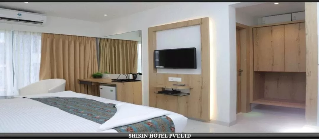 TV/Entertainment Center in Shikin Hotels (Close to Palm Beach Road)