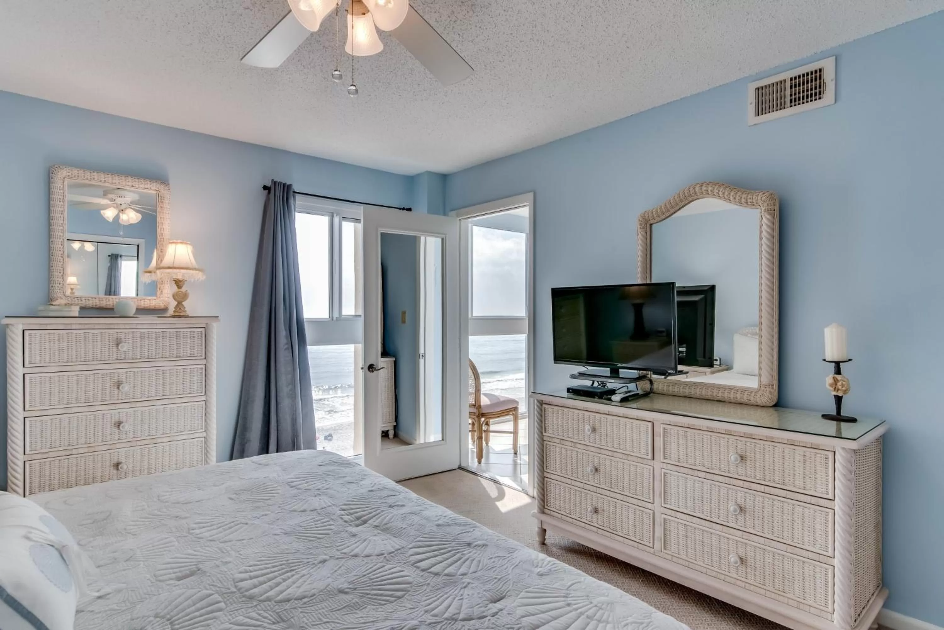 TV/Entertainment Center in Edgewater West #62