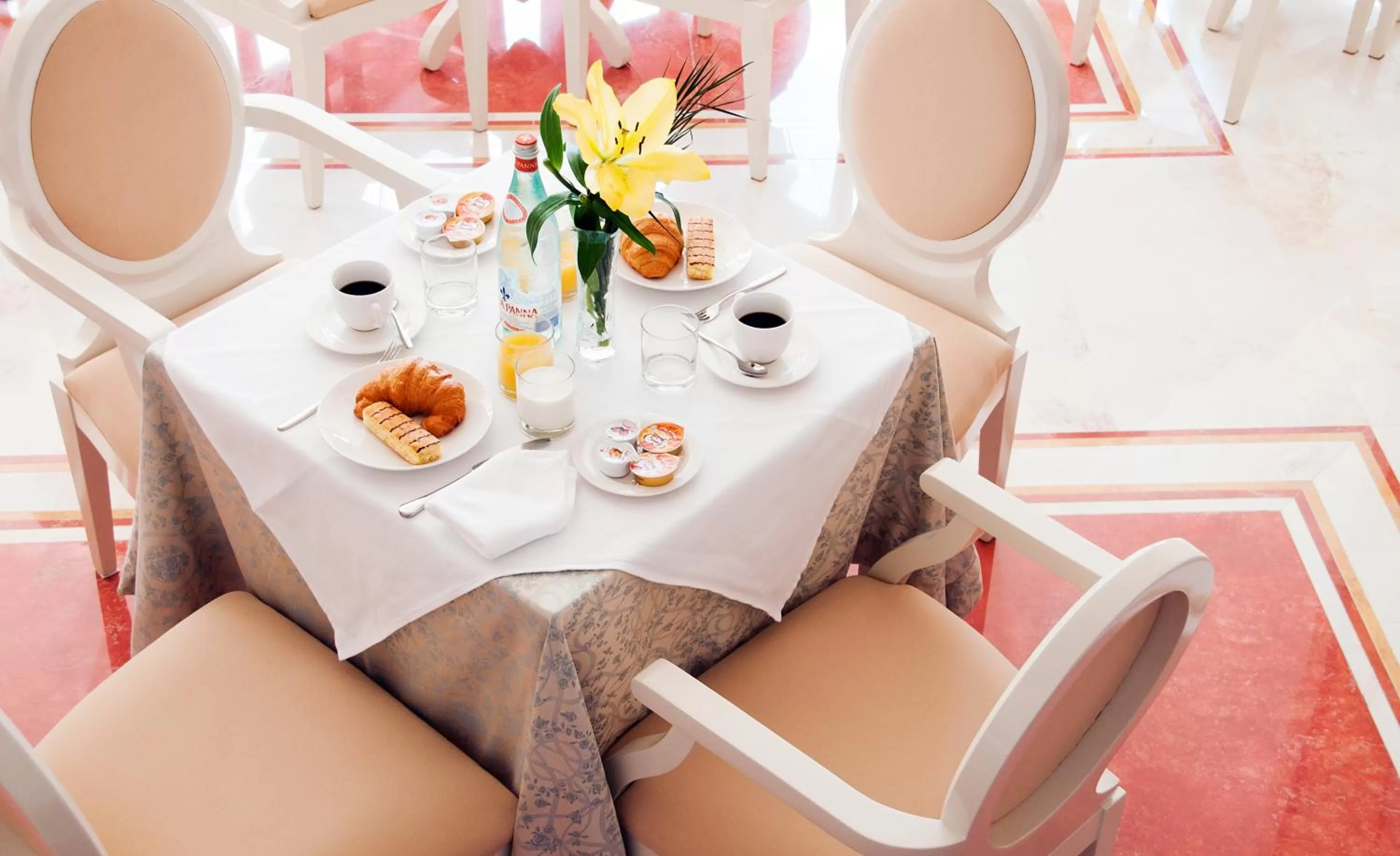 Restaurant/places to eat in Sar'Otel Boutique Hotel