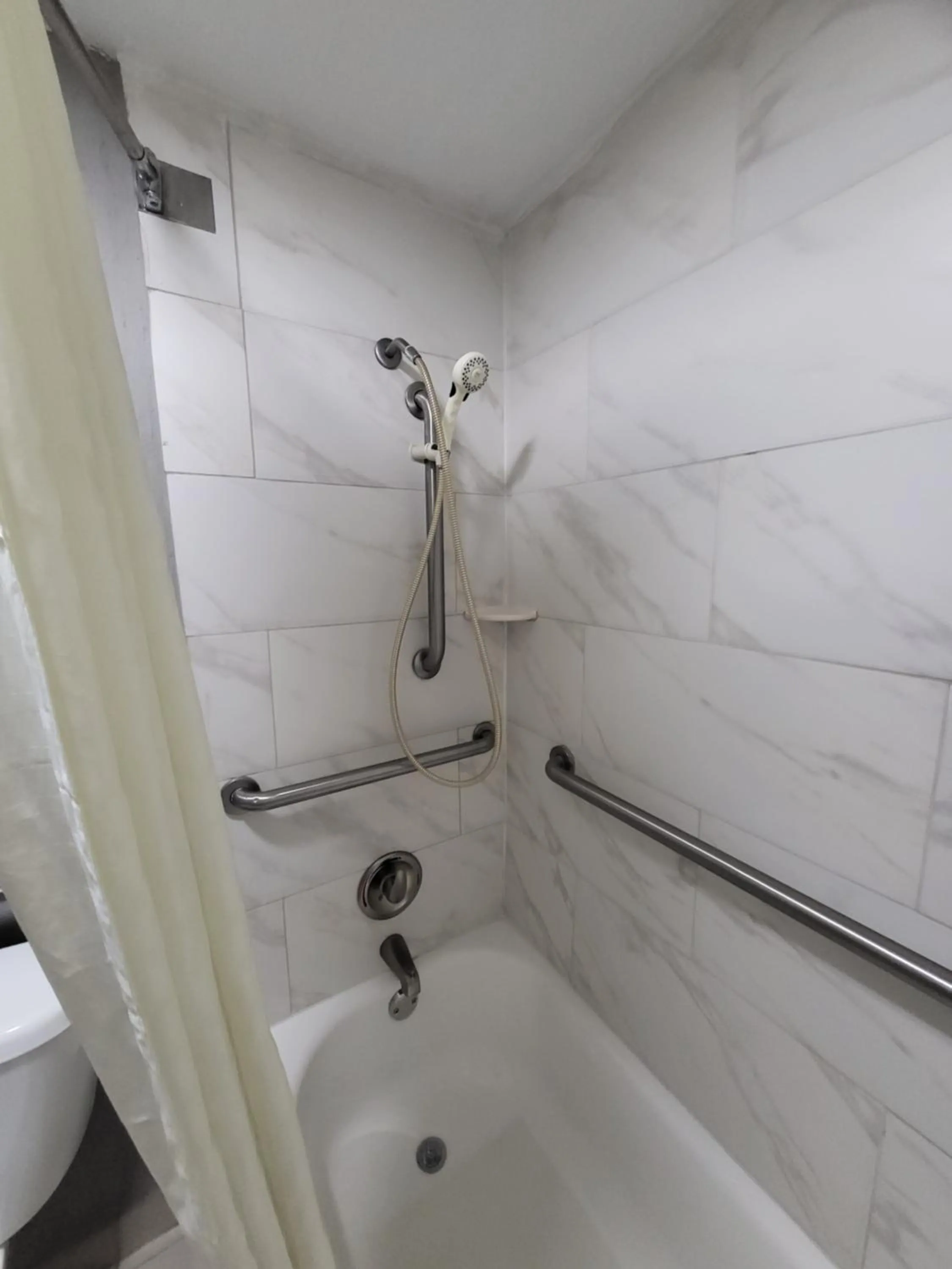 Bathroom in Econolodge