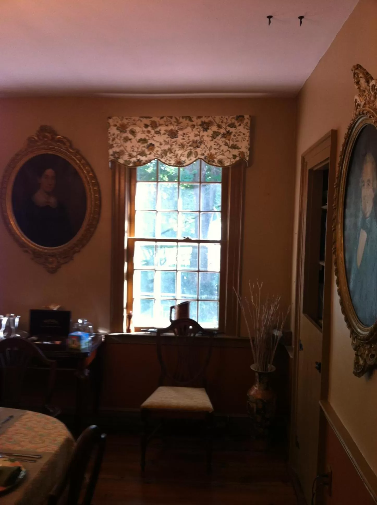Dining area in Innkeeper's Place B&B
