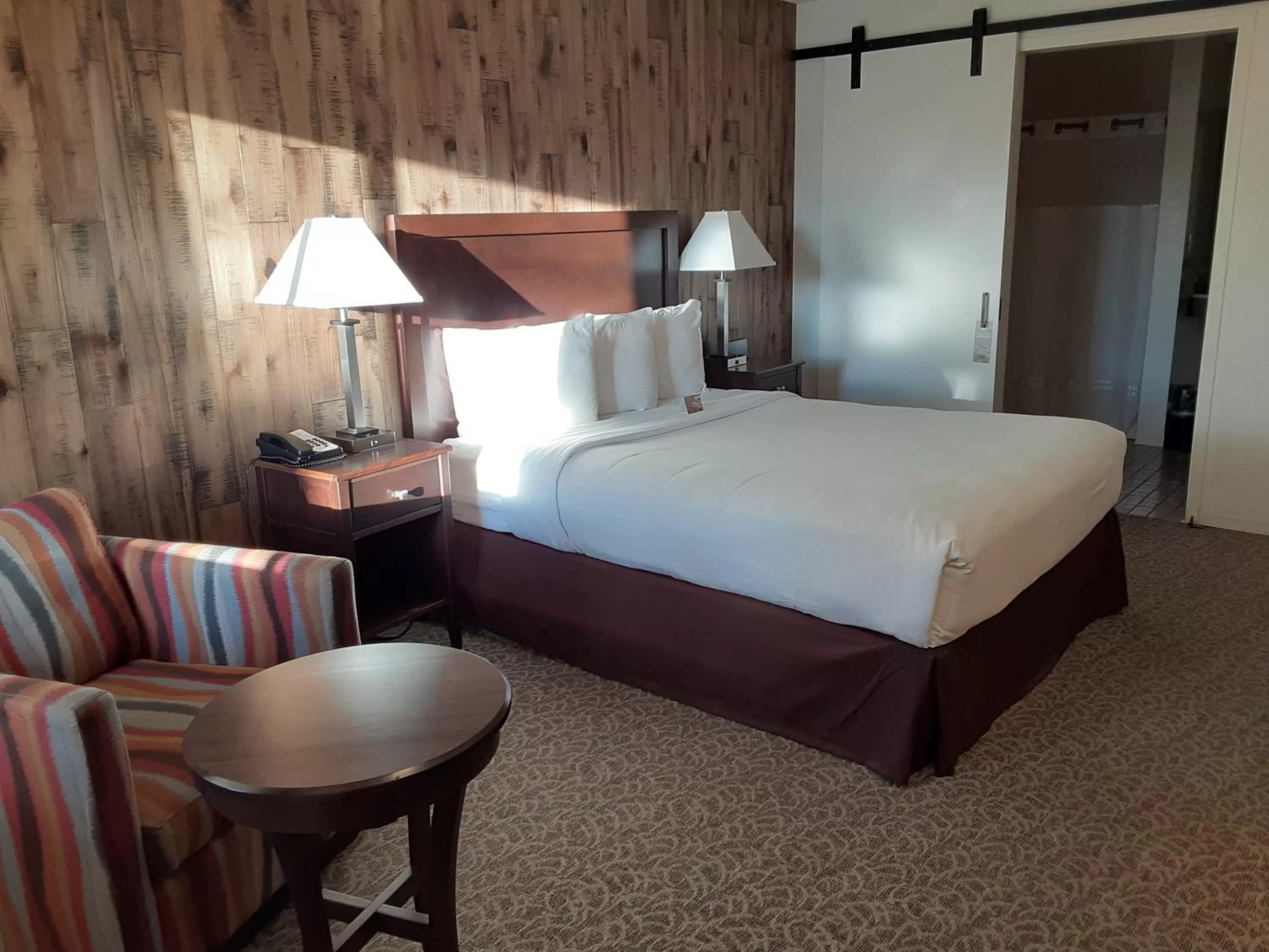 Queen Room - Disability Access in Mission Inn