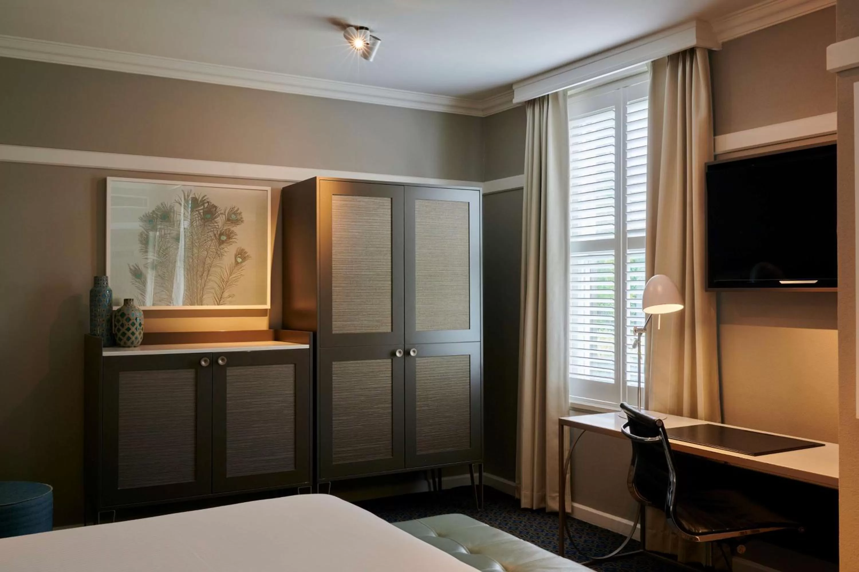 Other, Bed in Hotel Kurrajong Canberra