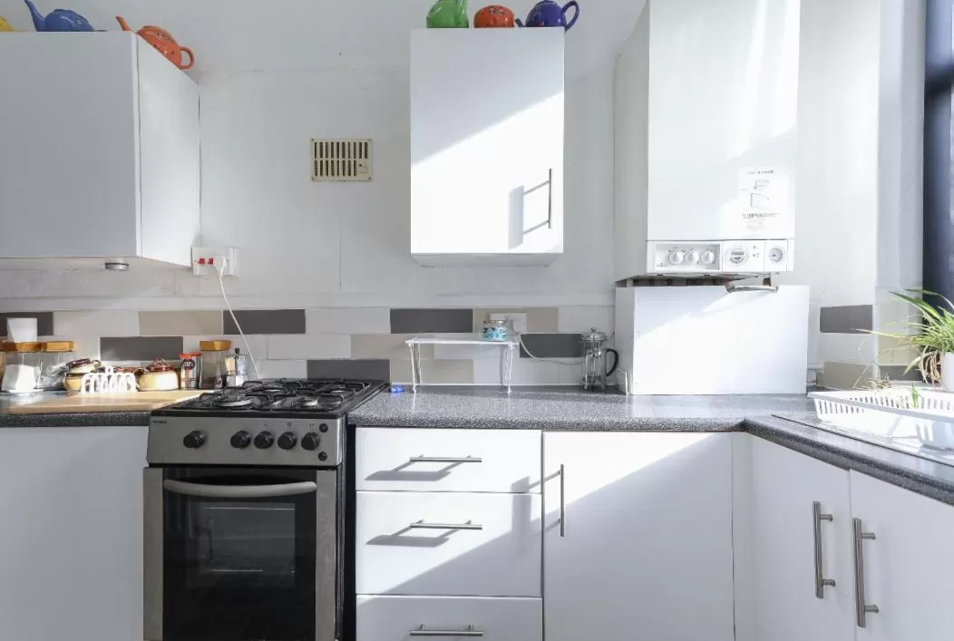 Kitchen or kitchenette in Bradford Digs