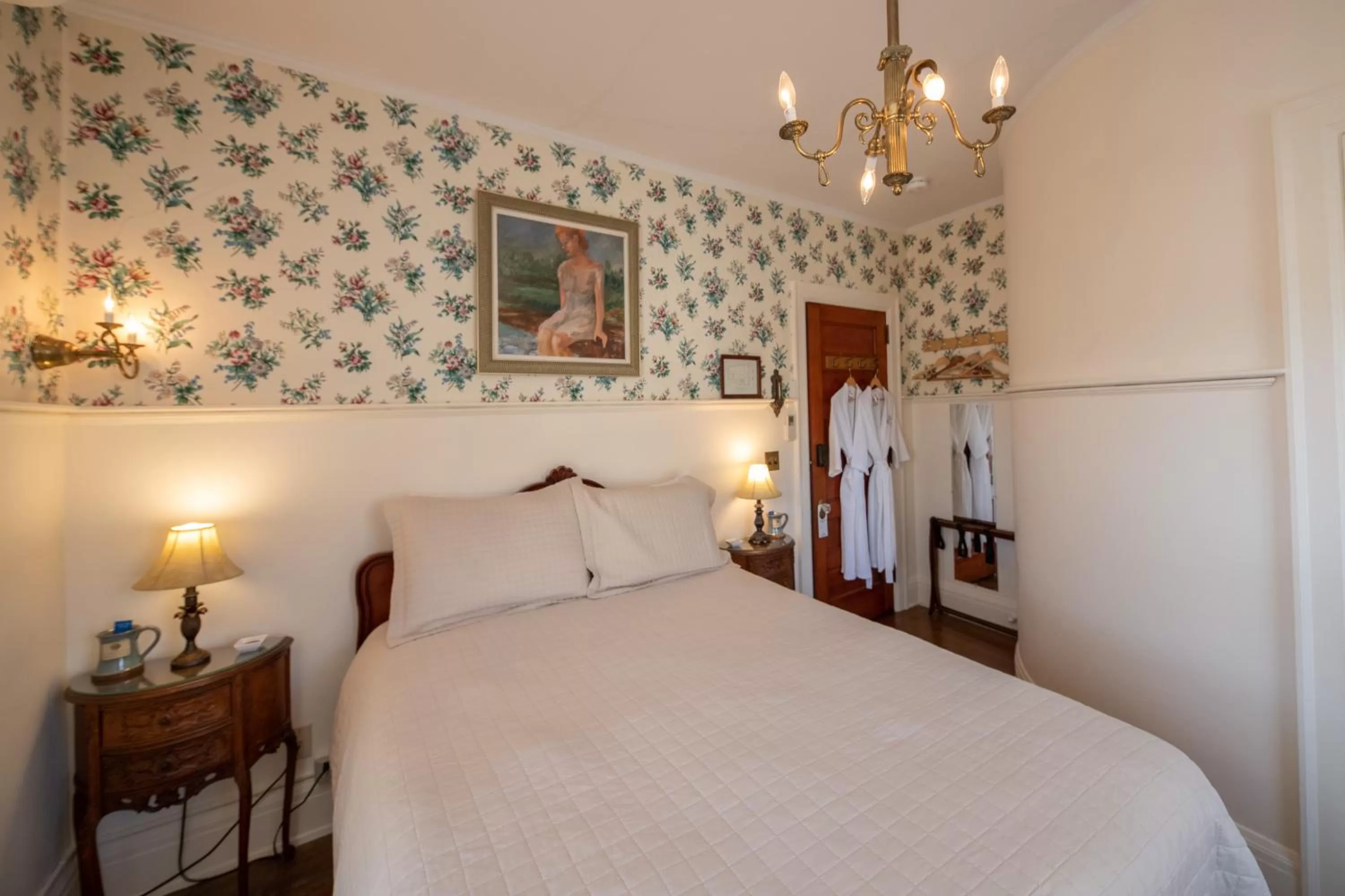 Bedroom, Bed in Cartier Mansion